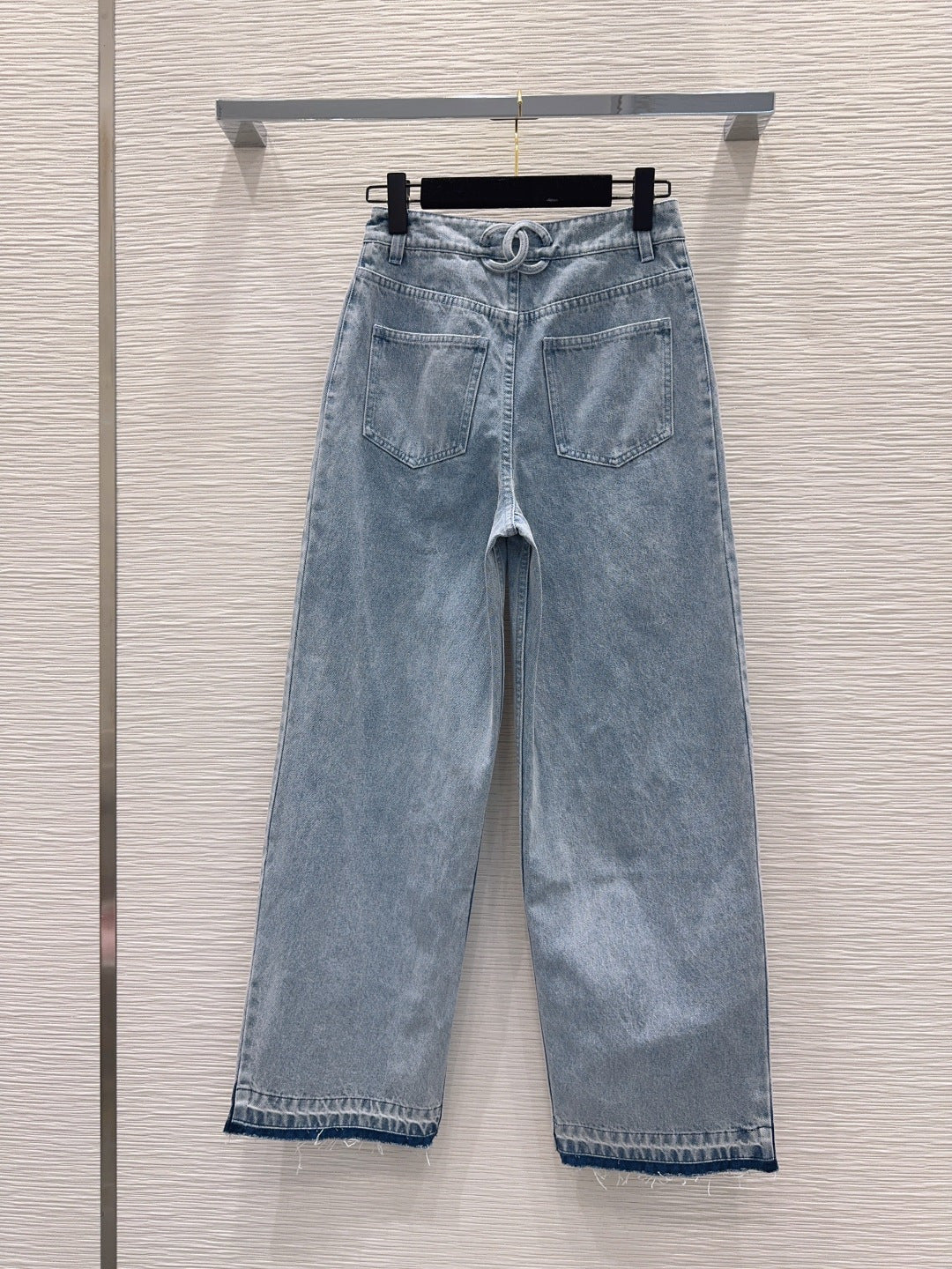 Chain-Trim Frayed Wide-Leg Denim Jeans – Light Blue Vintage-Washed High-Waisted Jeans