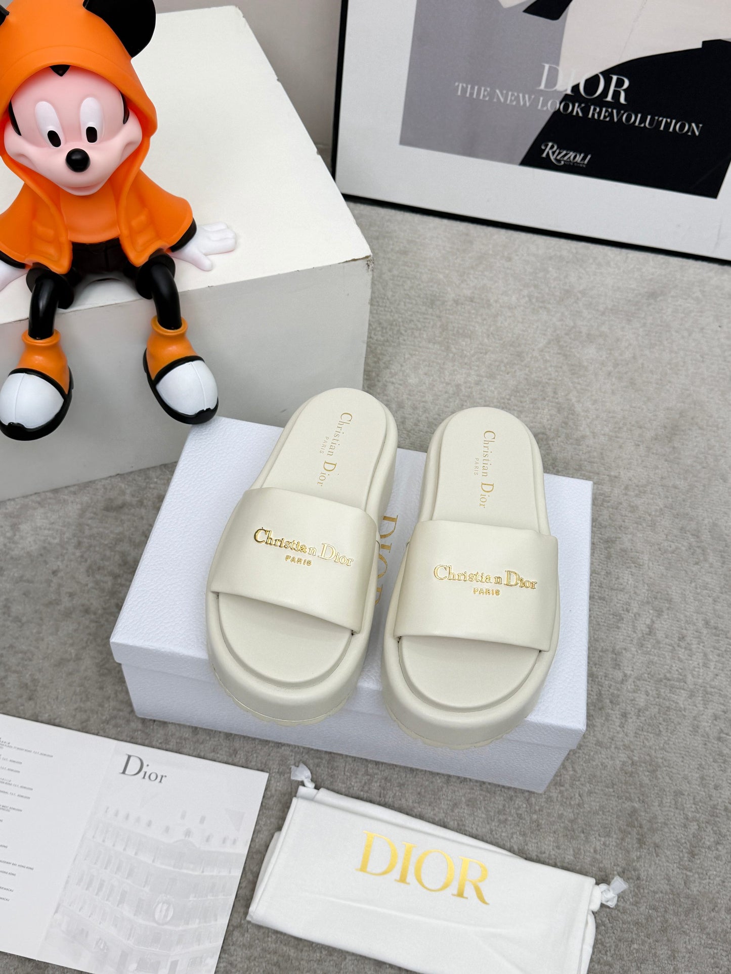 D-Lane Platform Slide – Off-White Padded Lambskin with Gold Signature