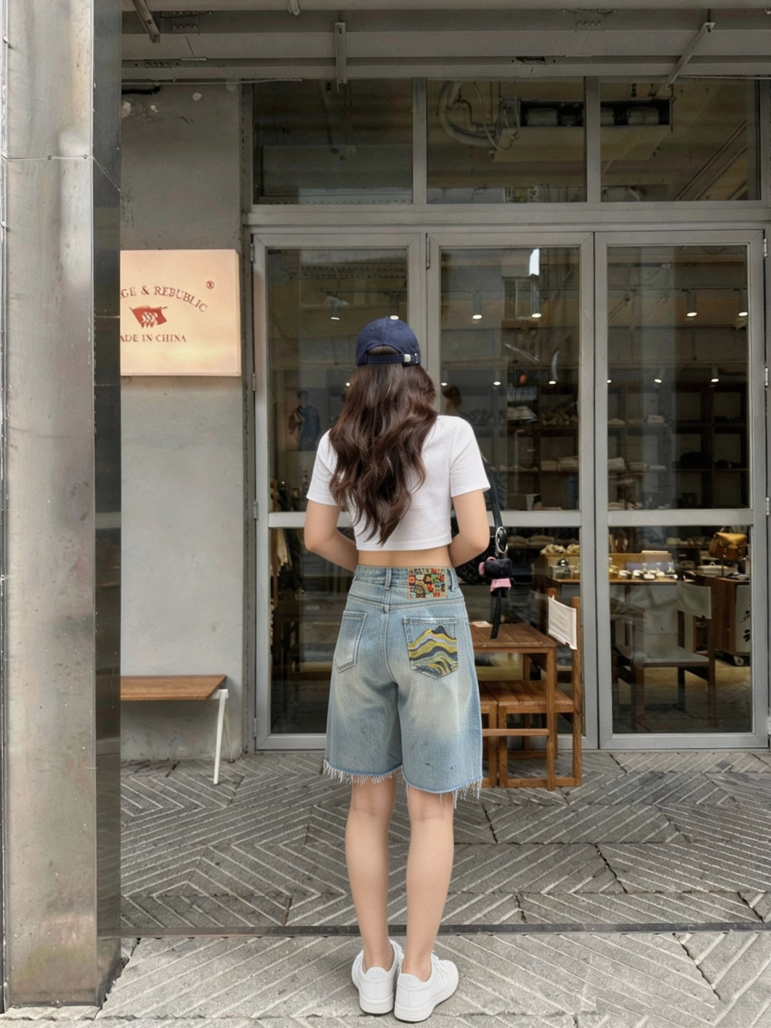 Distressed Wide-Leg Denim Shorts – Light-Wash Heavy-Cotton Cutoffs