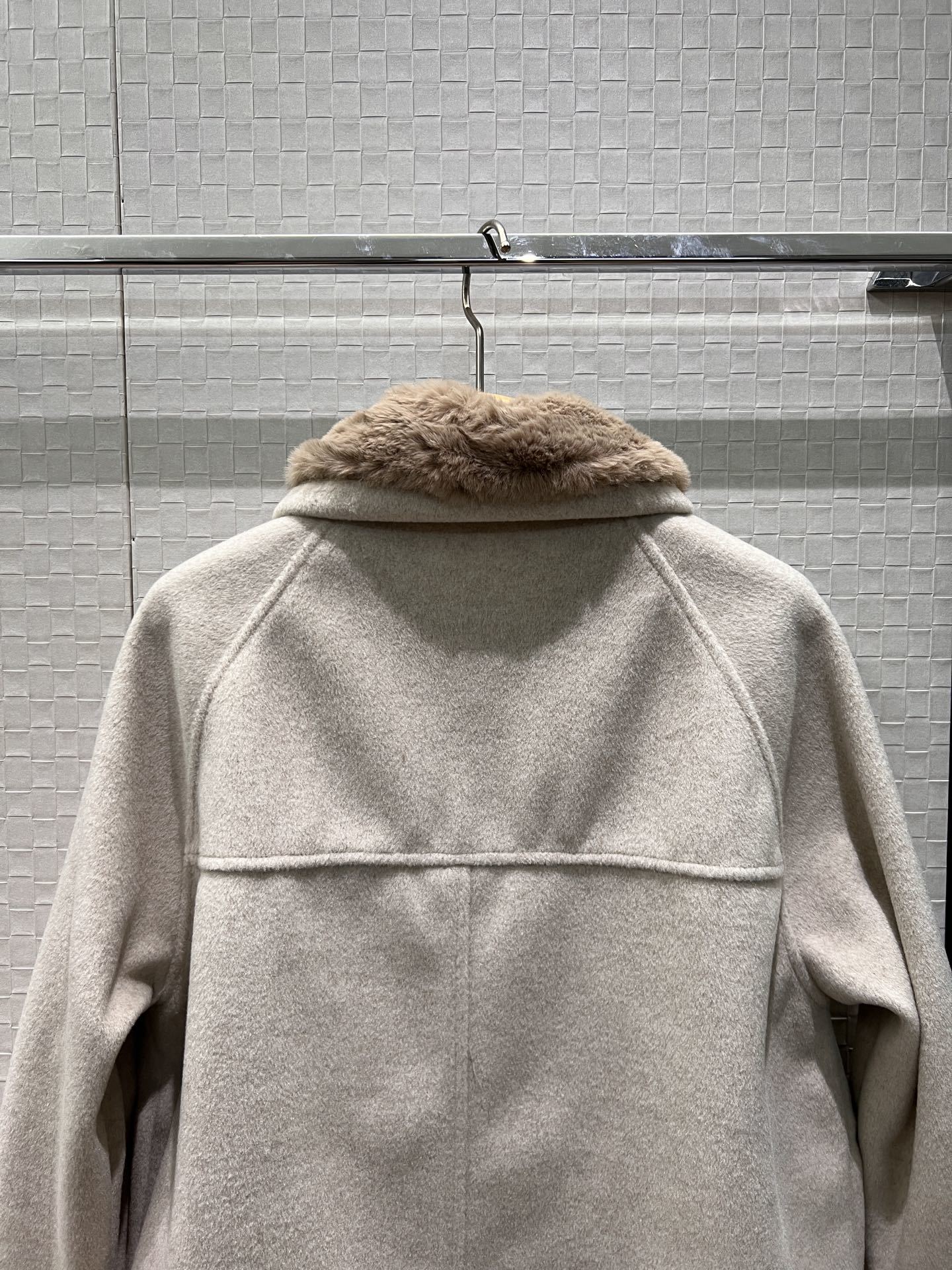 Wool-Silk Raglan Jacket – Beige Melange with Detachable Plush Vest