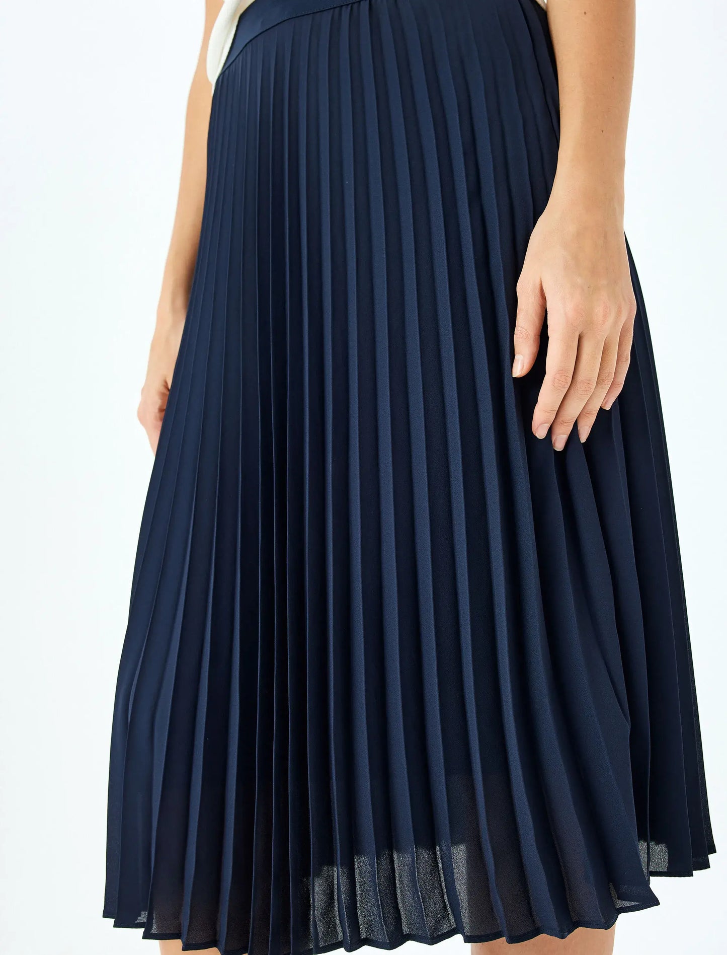 Versatile Pleated Navy Blue Midi Skirt