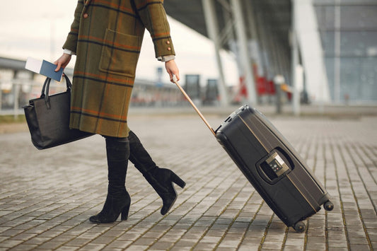 Jet-Set Glamour: How to Build Chic Airport Outfits That Balance First-Class Luxury and Pure Comfort