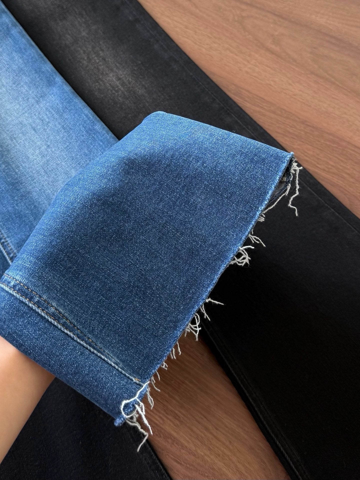 Flared Raw-Hem Jeans – Heavyweight Vintage Denim with Deconstructed Frayed Hems