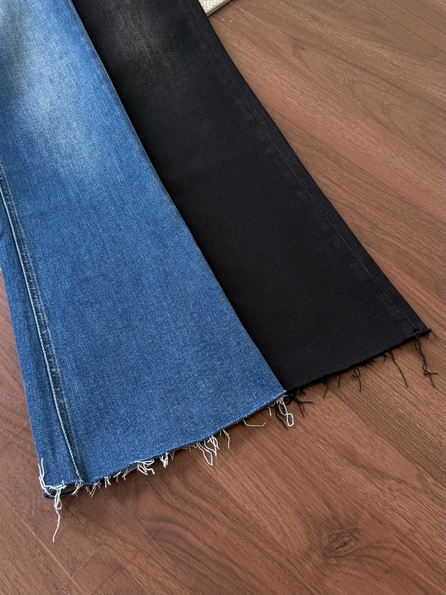 Flared Raw-Hem Jeans – Heavyweight Vintage Denim with Deconstructed Frayed Hems