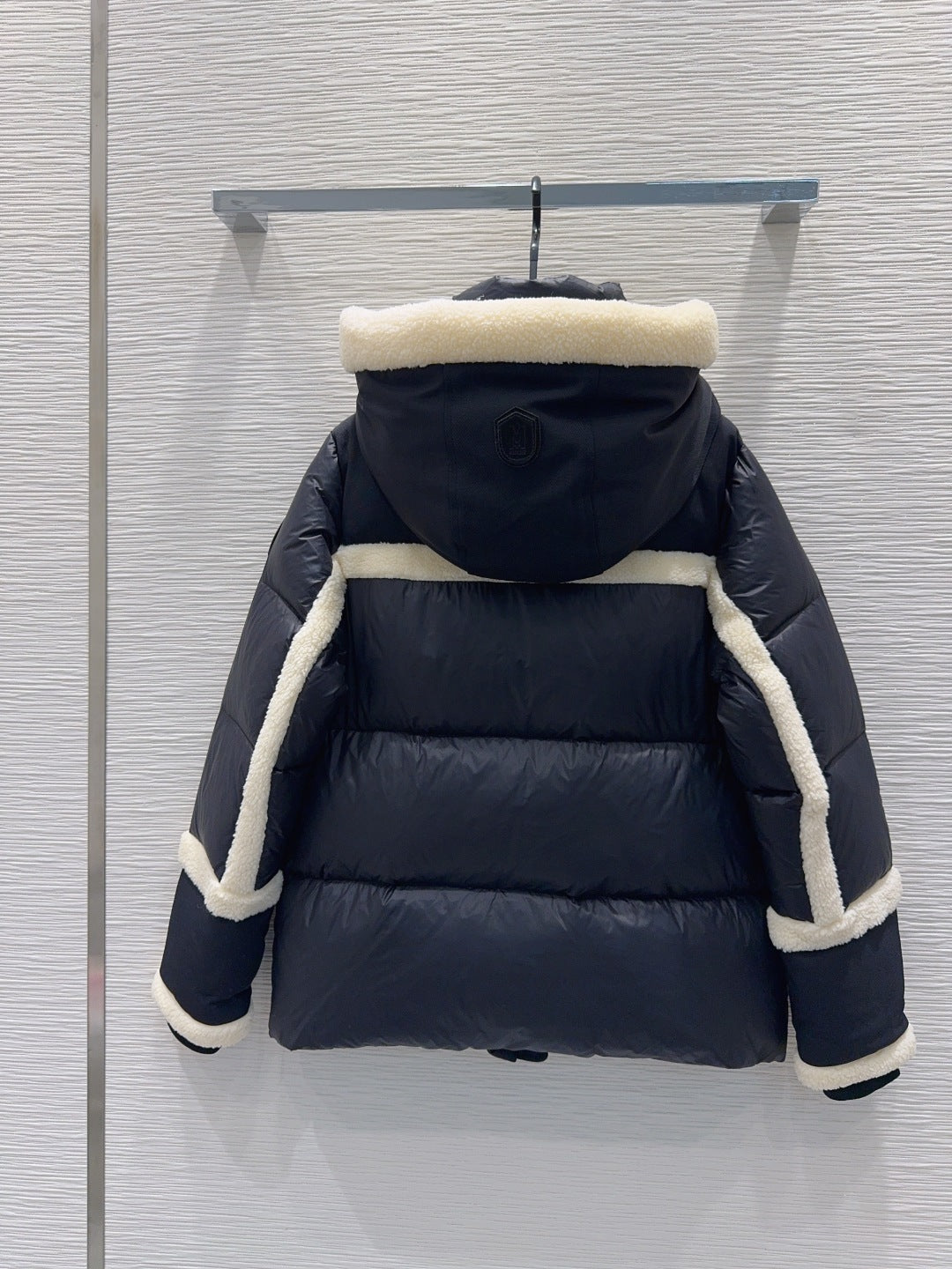 Lamb’s Wool Trim Down Jacket – Women’s Luxury Black Puffer | Fall/Winter 2025 (FW2025)