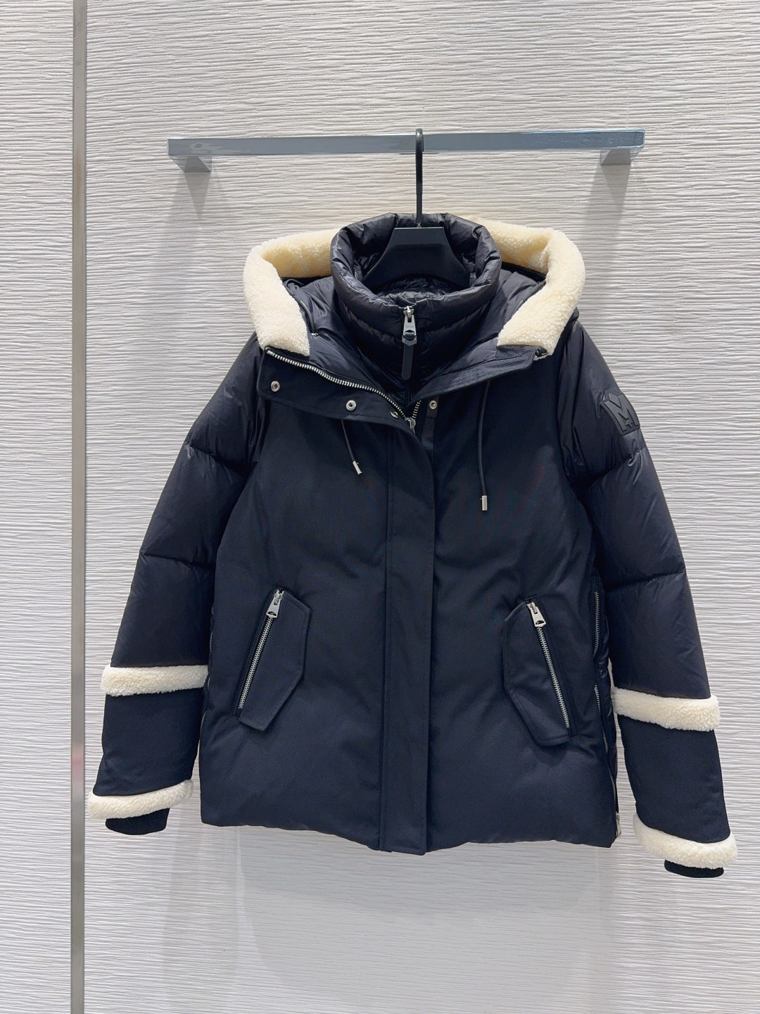 Lamb’s Wool Trim Down Jacket – Women’s Luxury Black Puffer | Fall/Winter 2025 (FW2025)