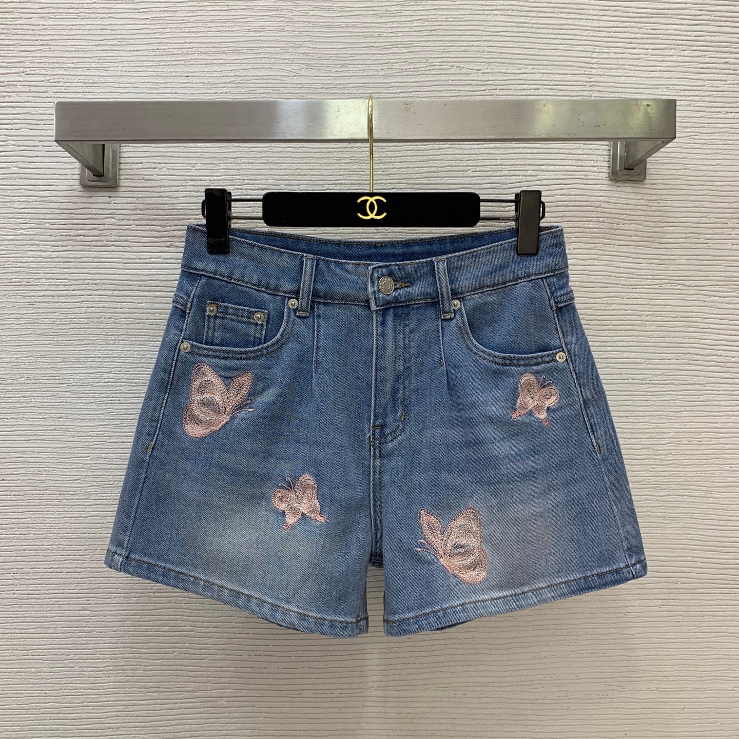 Butterfly-Embroidered Denim Shorts – Stone-Faded Indigo Pleated Cotton-Blend High-Rise Shorts