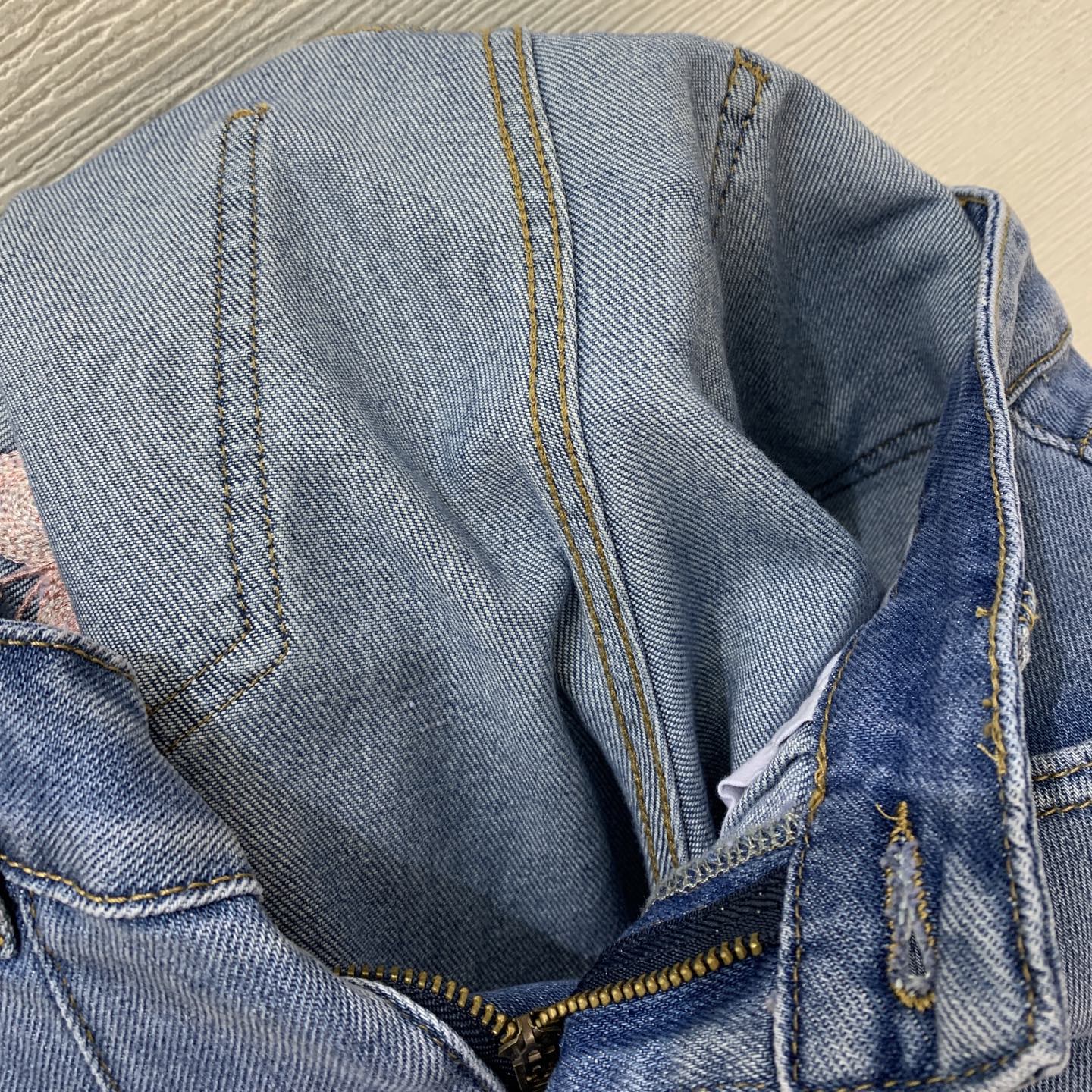 Butterfly-Embroidered Denim Shorts – Stone-Faded Indigo Pleated Cotton-Blend High-Rise Shorts