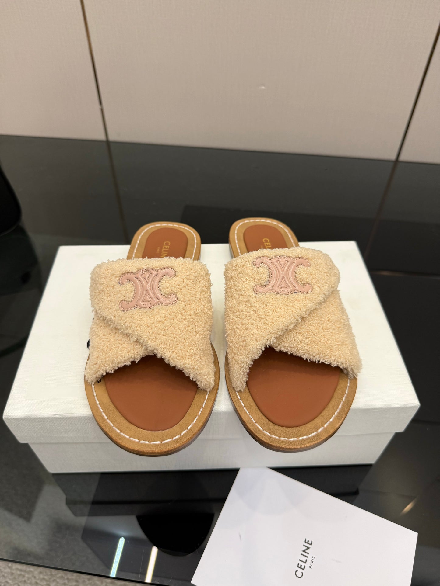 Triomphe Cross Mule Sandals – Plush Oat-Beige Shearling Criss-Cross Strap Slides