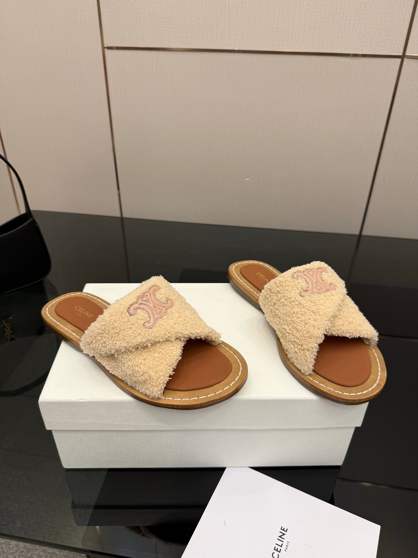 Triomphe Cross Mule Sandals – Plush Oat-Beige Shearling Criss-Cross Strap Slides