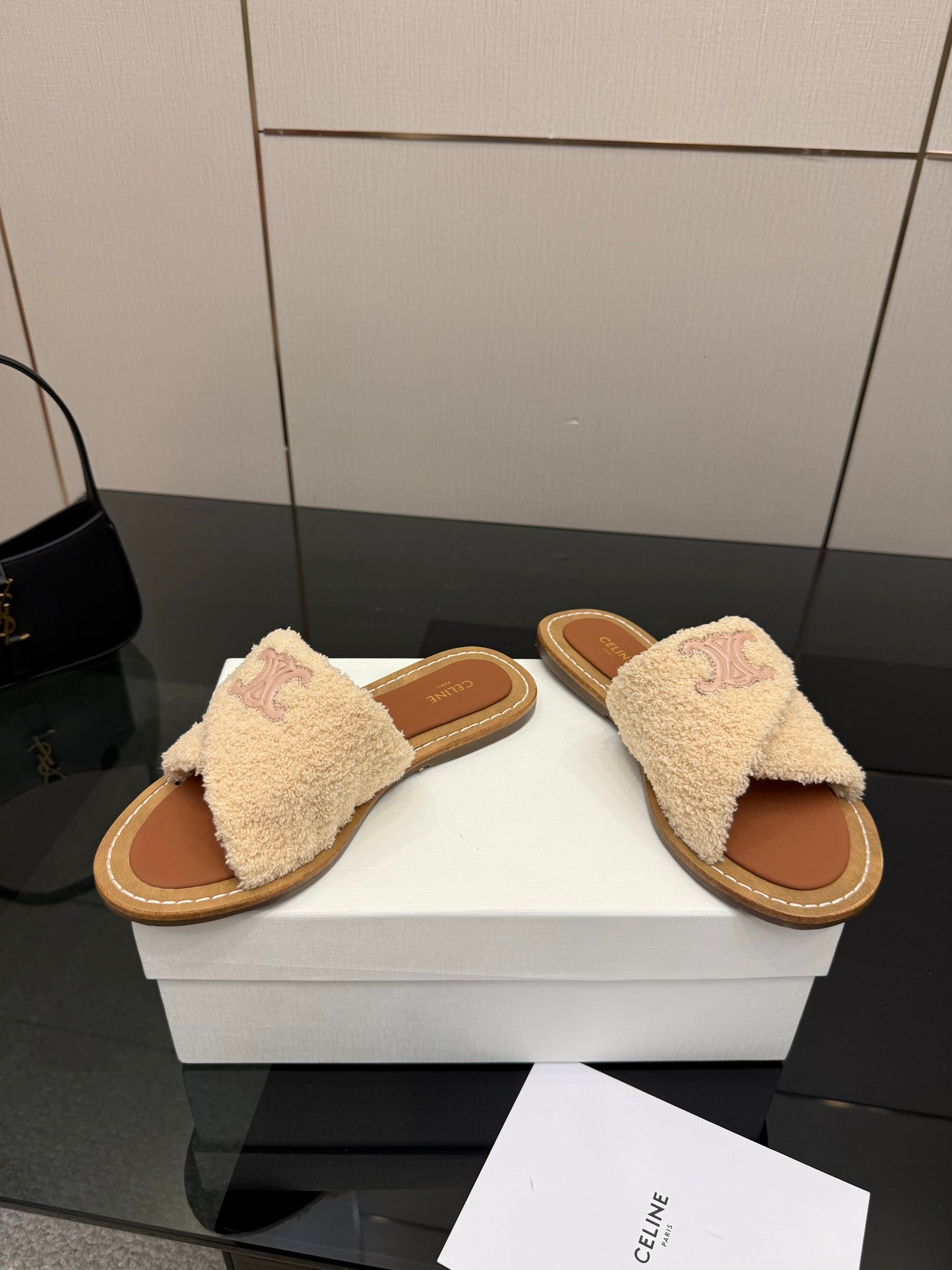 Triomphe Cross Mule Sandals – Plush Oat-Beige Shearling Criss-Cross Strap Slides