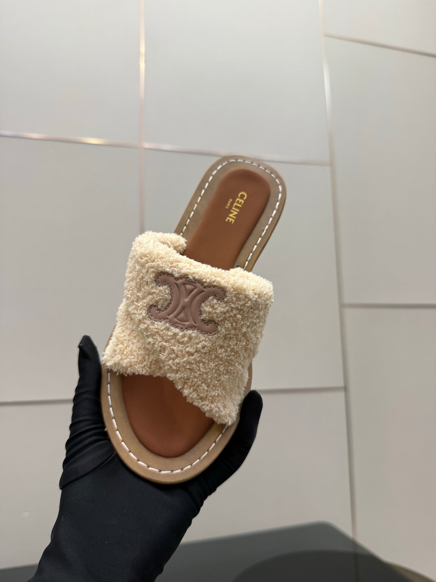 Triomphe Cross Mule Sandals – Plush Oat-Beige Shearling Criss-Cross Strap Slides