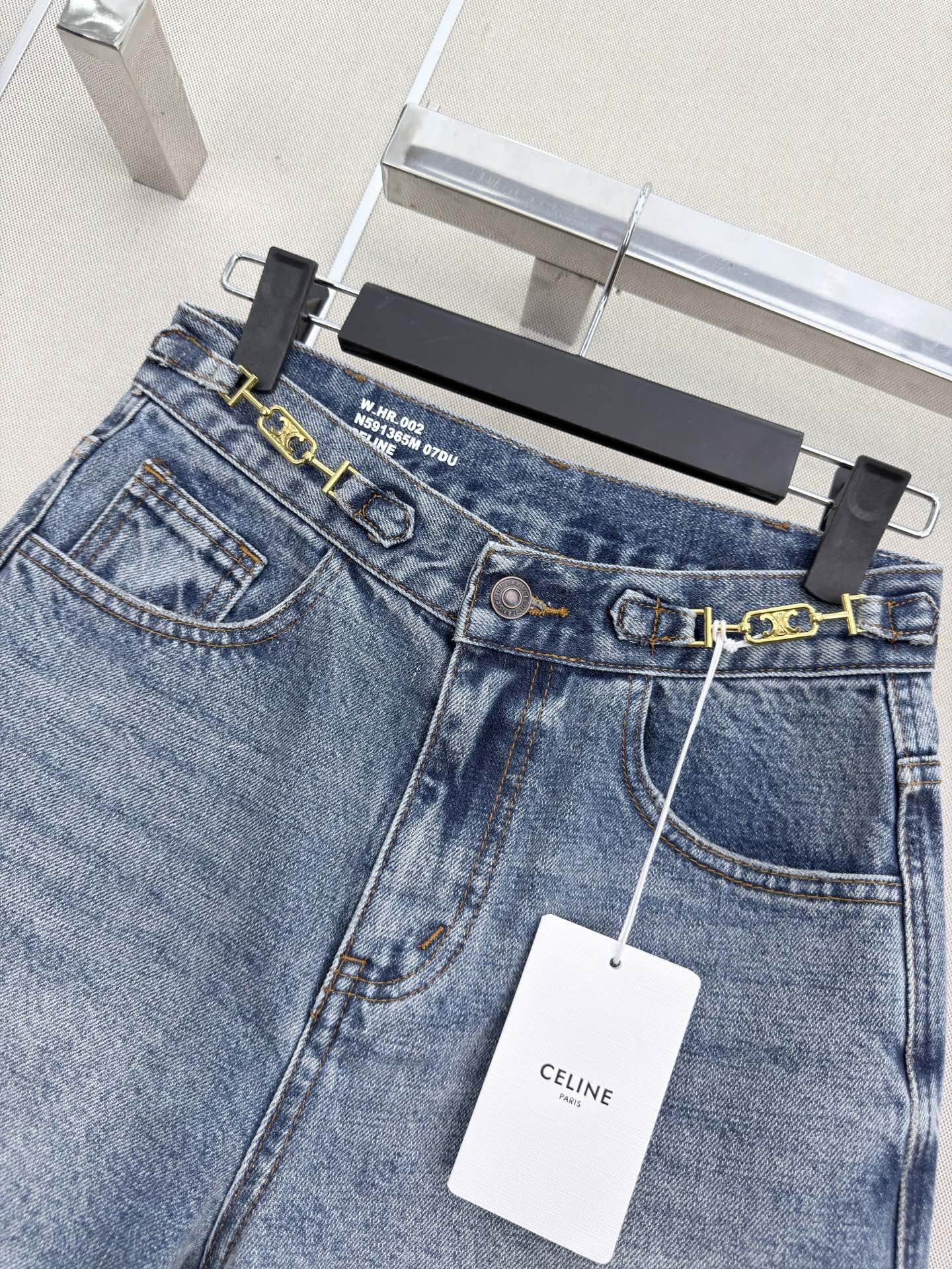 Triomphe Chain-Detail Denim Shorts – Medium-Blue Vintage-Washed Cotton Denim High-Rise Shorts