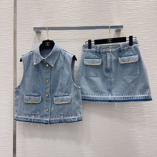 Chain-Trim Frayed Light Blue Denim Set – Vintage-Washed Sleeveless Vest & A-Line Mini Skirt Co-Ord