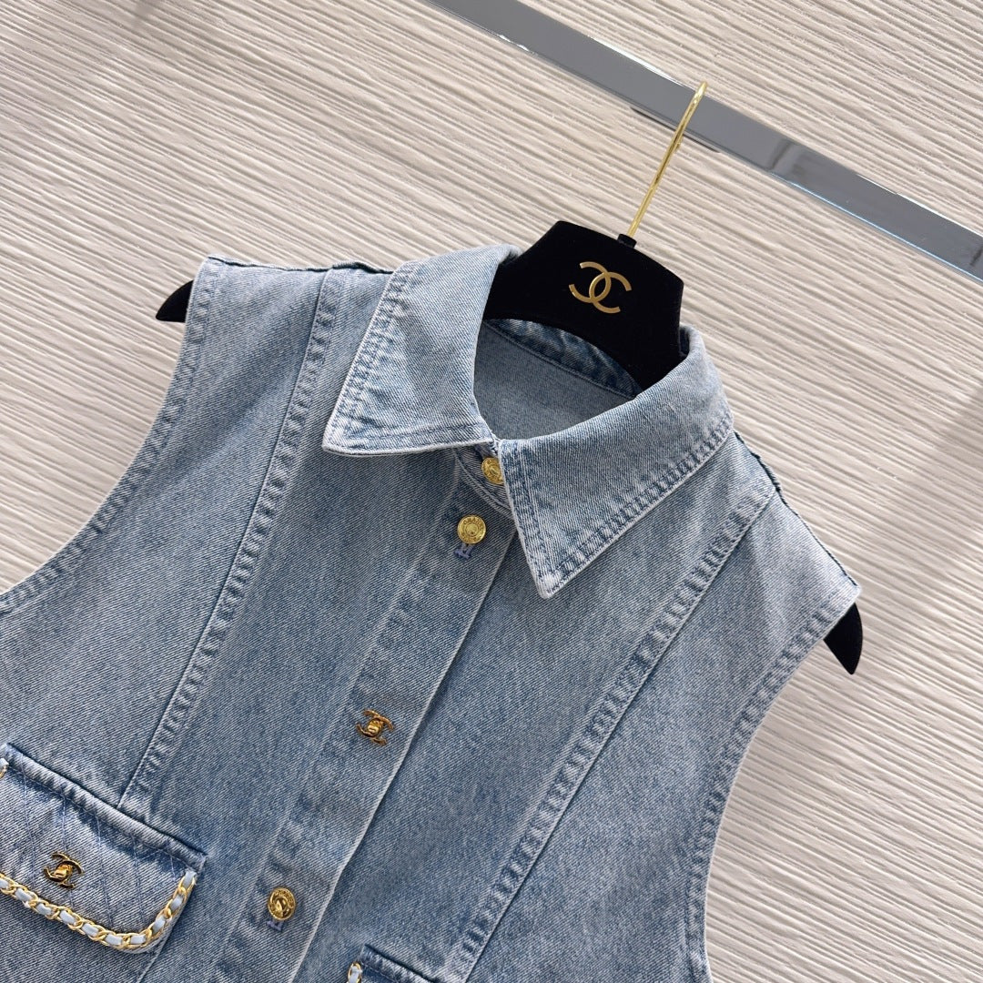 Chain-Trim Frayed Light Blue Denim Set – Vintage-Washed Sleeveless Vest & A-Line Mini Skirt Co-Ord