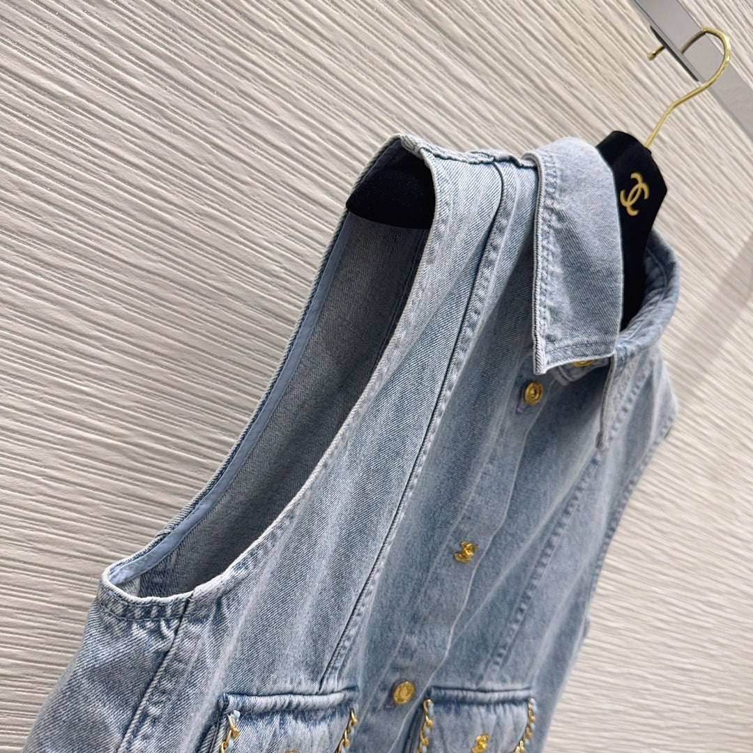 Chain-Trim Frayed Light Blue Denim Set – Vintage-Washed Sleeveless Vest & A-Line Mini Skirt Co-Ord