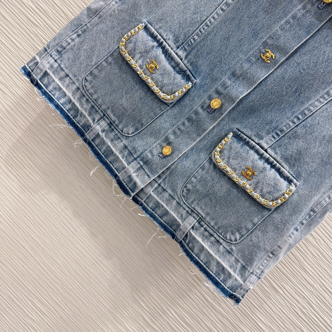 Chain-Trim Frayed Light Blue Denim Set – Vintage-Washed Sleeveless Vest & A-Line Mini Skirt Co-Ord