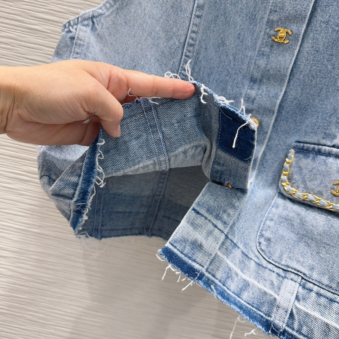 Chain-Trim Frayed Light Blue Denim Set – Vintage-Washed Sleeveless Vest & A-Line Mini Skirt Co-Ord