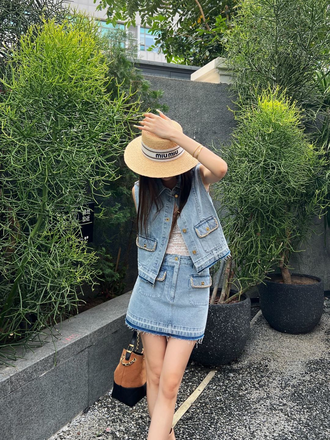 Chain-Trim Frayed Light Blue Denim Set – Vintage-Washed Sleeveless Vest & A-Line Mini Skirt Co-Ord