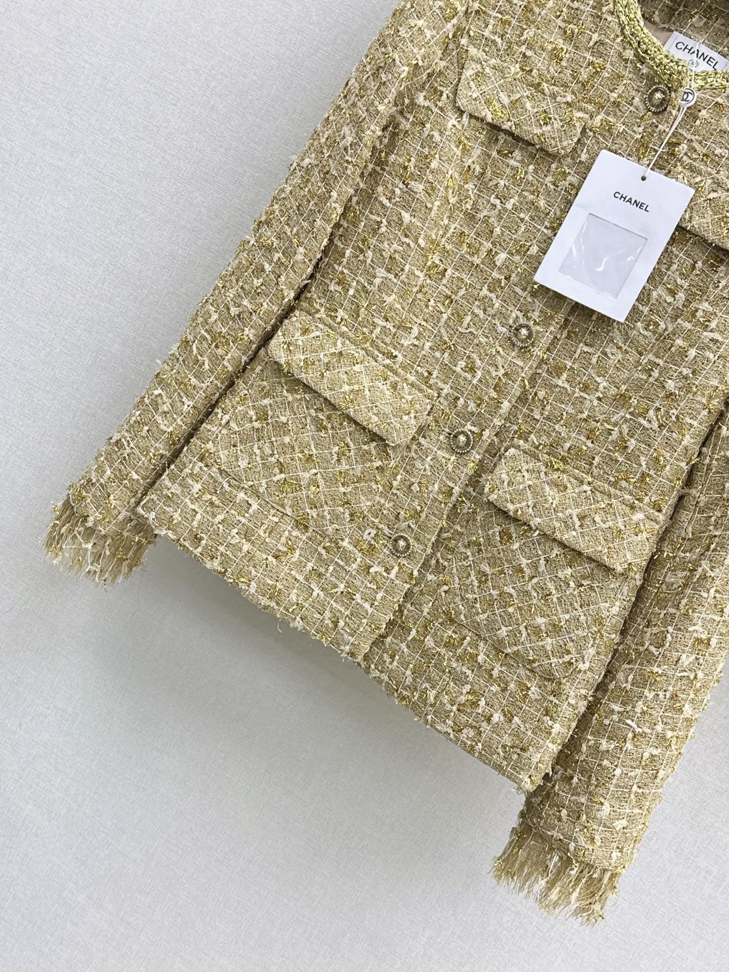 CC Metallic Gold Tweed Suit Set – Collarless Bouclé Jacket and High-Waisted Frayed Shorts
