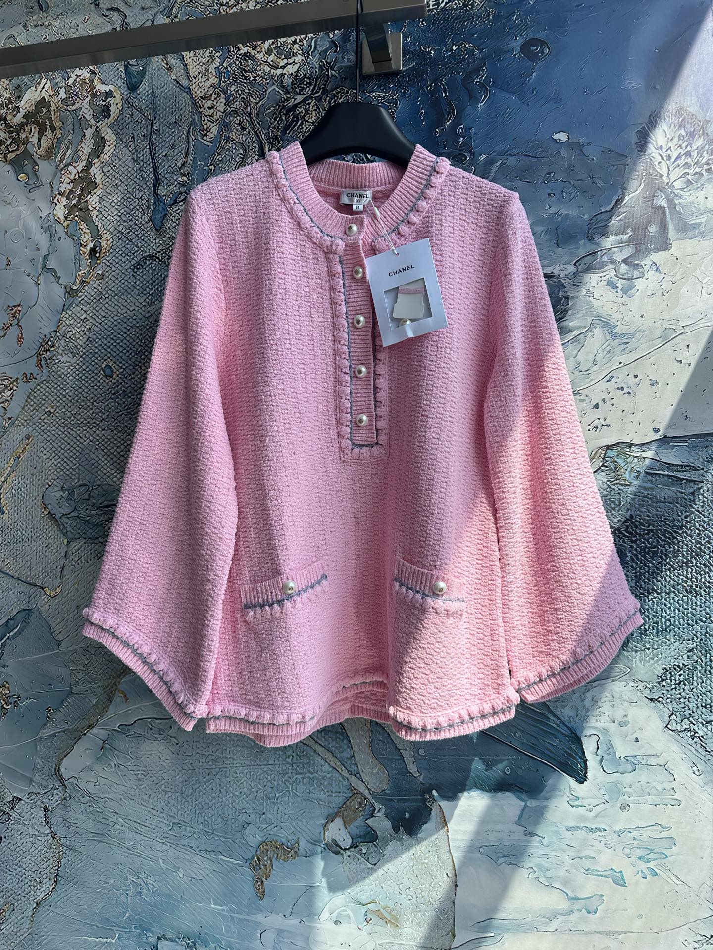 CC Tweed Knit Pearl Button Pullover Sweater – Relaxed Textured Bouclé Knit Sweater