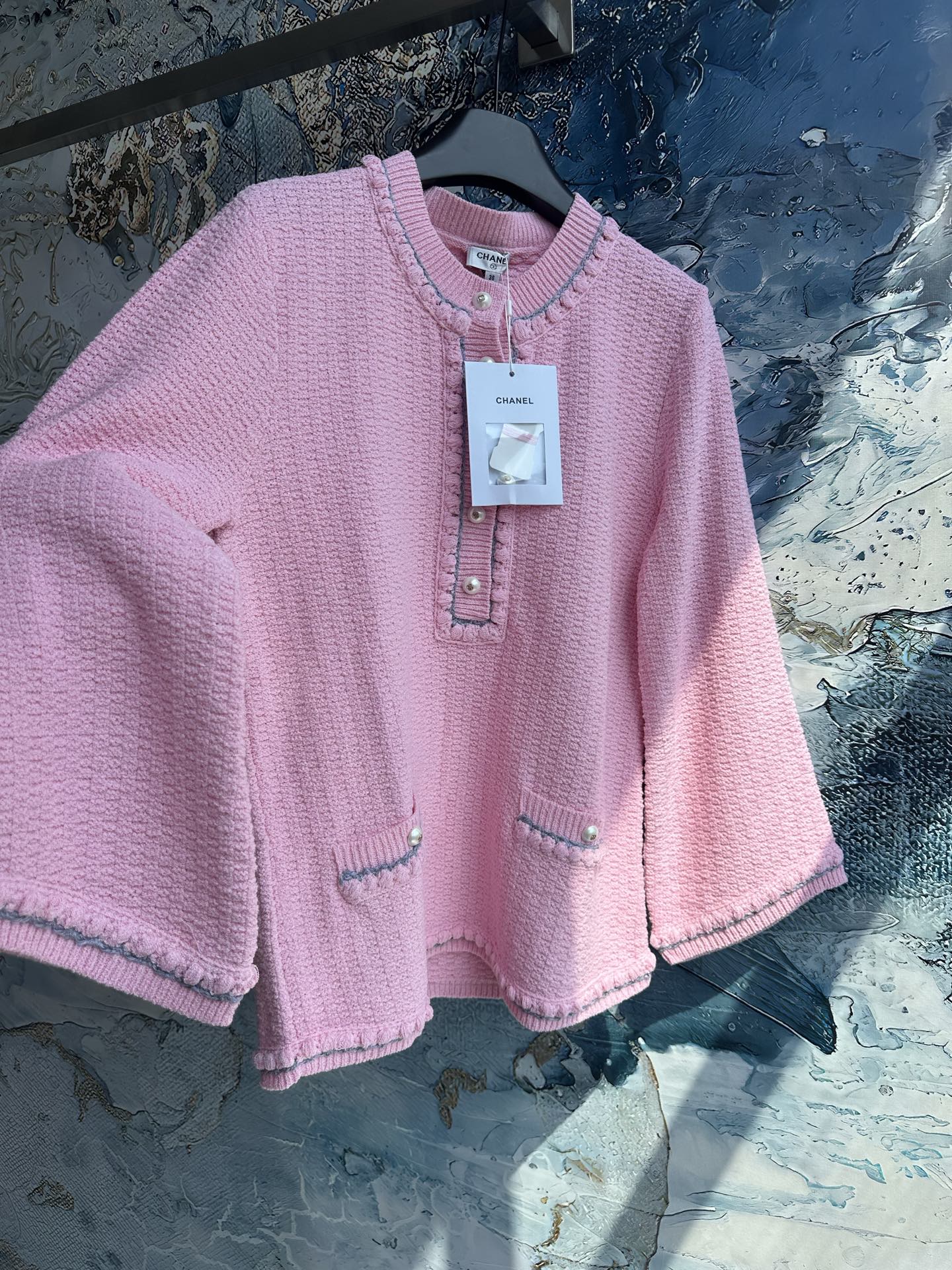 CC Tweed Knit Pearl Button Pullover Sweater – Relaxed Textured Bouclé Knit Sweater