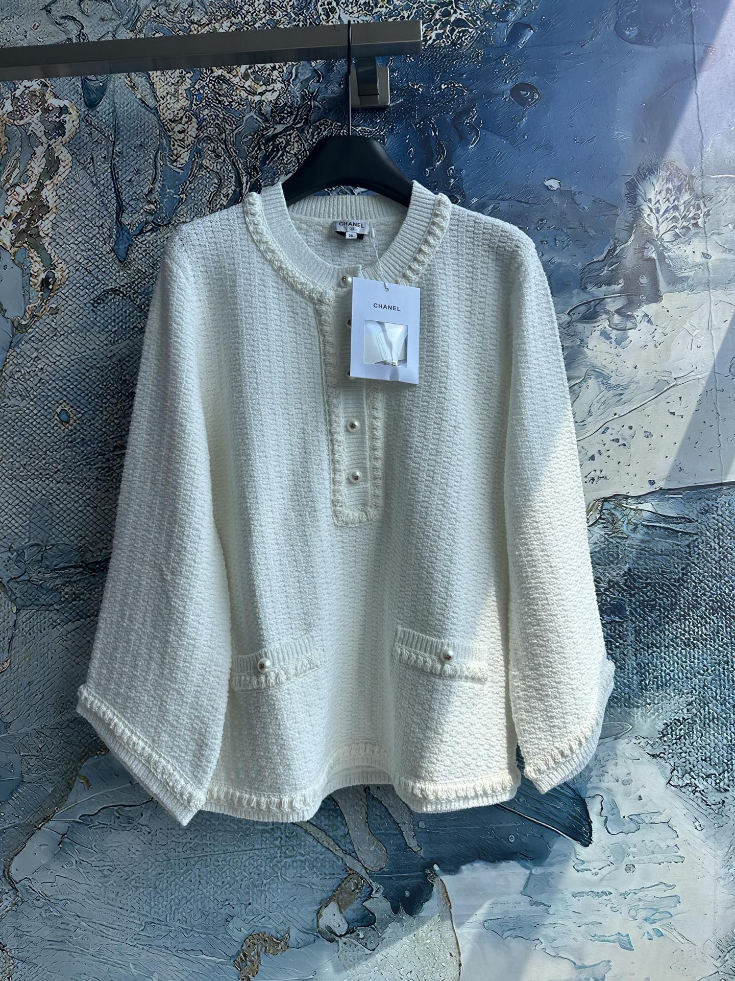 CC Tweed Knit Pearl Button Pullover Sweater – Relaxed Textured Bouclé Knit Sweater