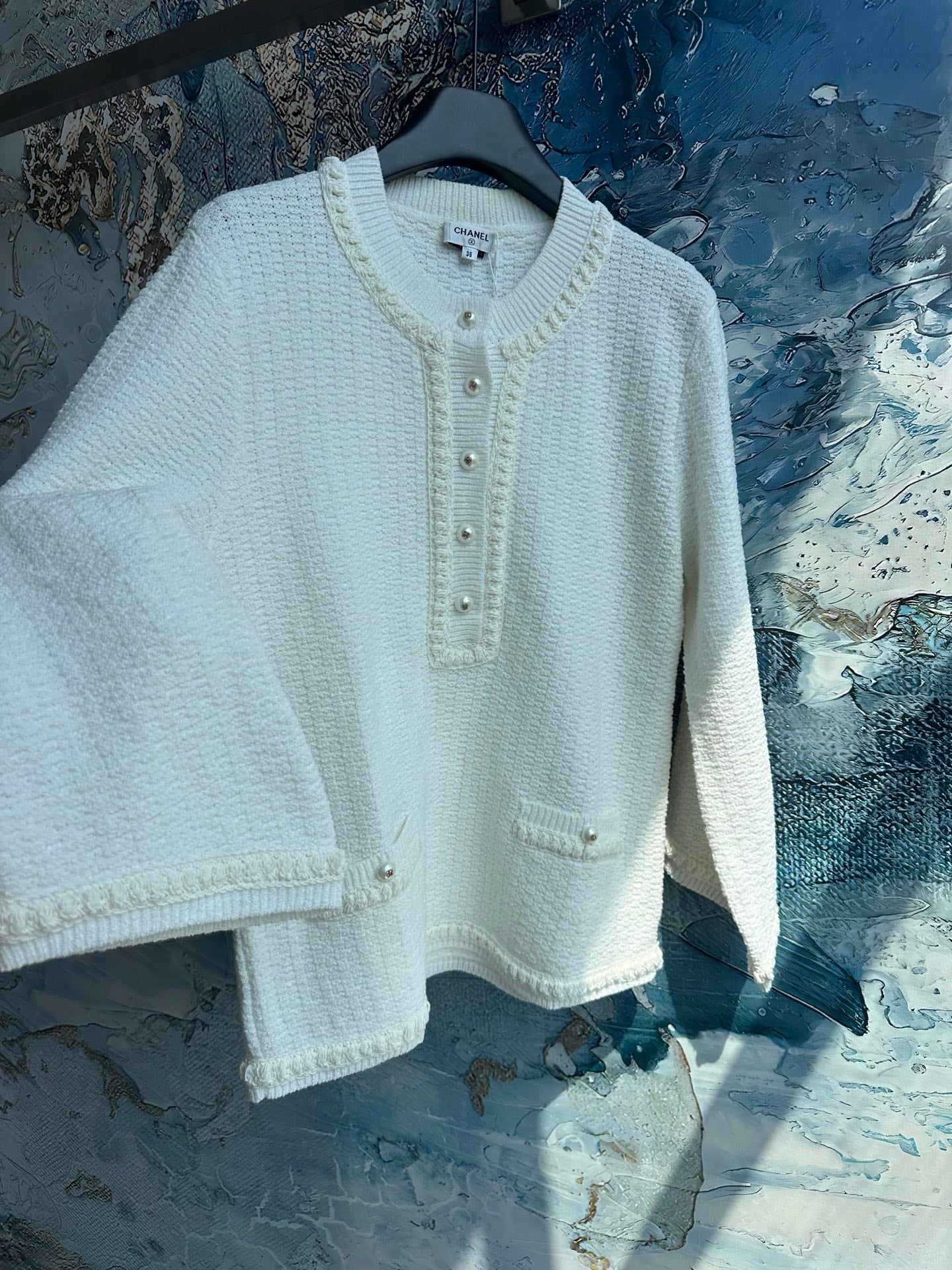 CC Tweed Knit Pearl Button Pullover Sweater – Relaxed Textured Bouclé Knit Sweater