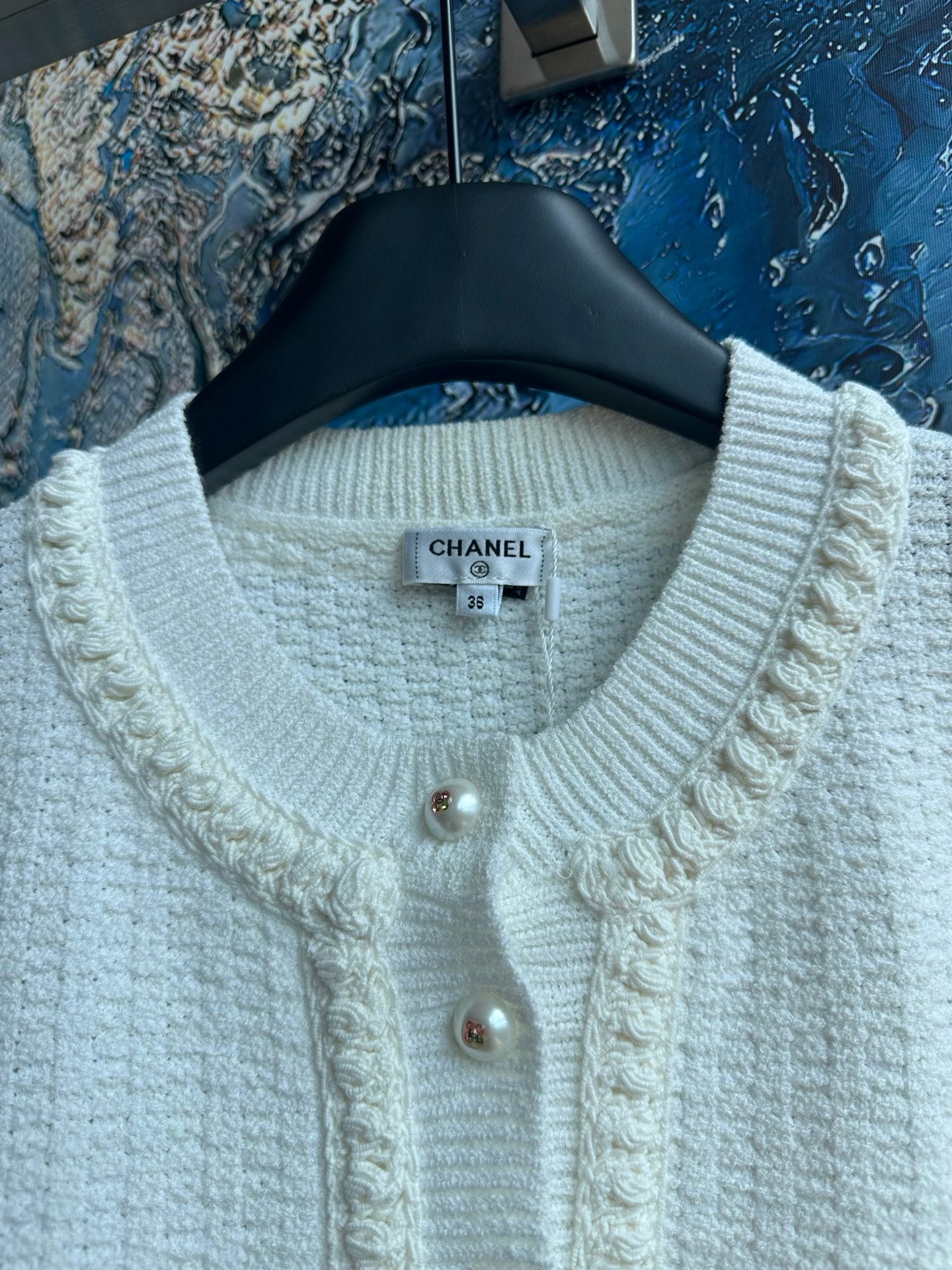 CC Tweed Knit Pearl Button Pullover Sweater – Relaxed Textured Bouclé Knit Sweater