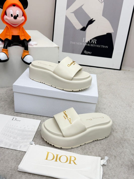 D-Lane Platform Slide – Off-White Padded Lambskin with Gold Signature
