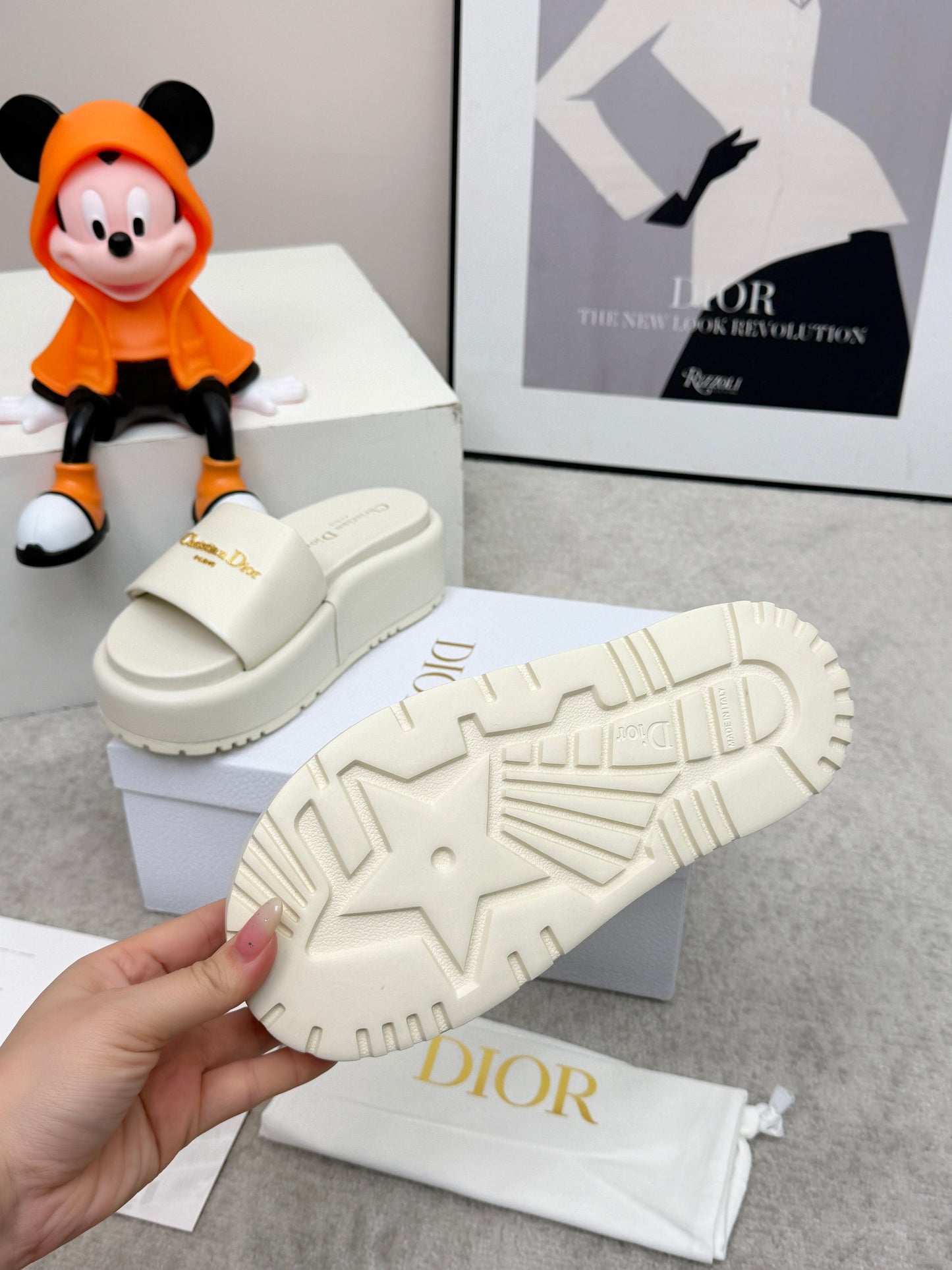 D-Lane Platform Slide – Off-White Padded Lambskin with Gold Signature
