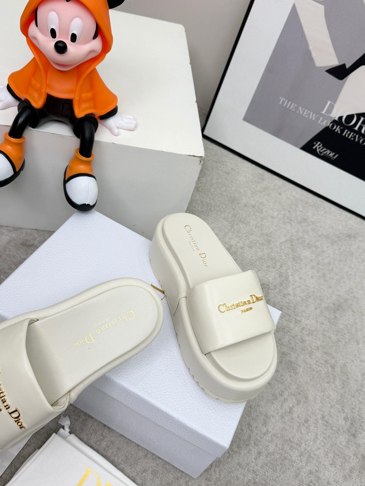 D-Lane Platform Slide – Off-White Padded Lambskin with Gold Signature