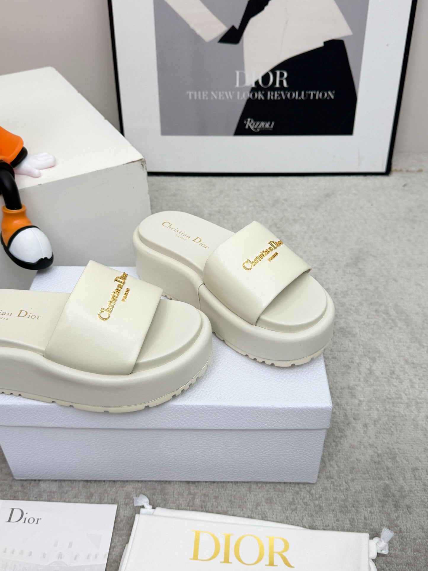 D-Lane Platform Slide – Off-White Padded Lambskin with Gold Signature