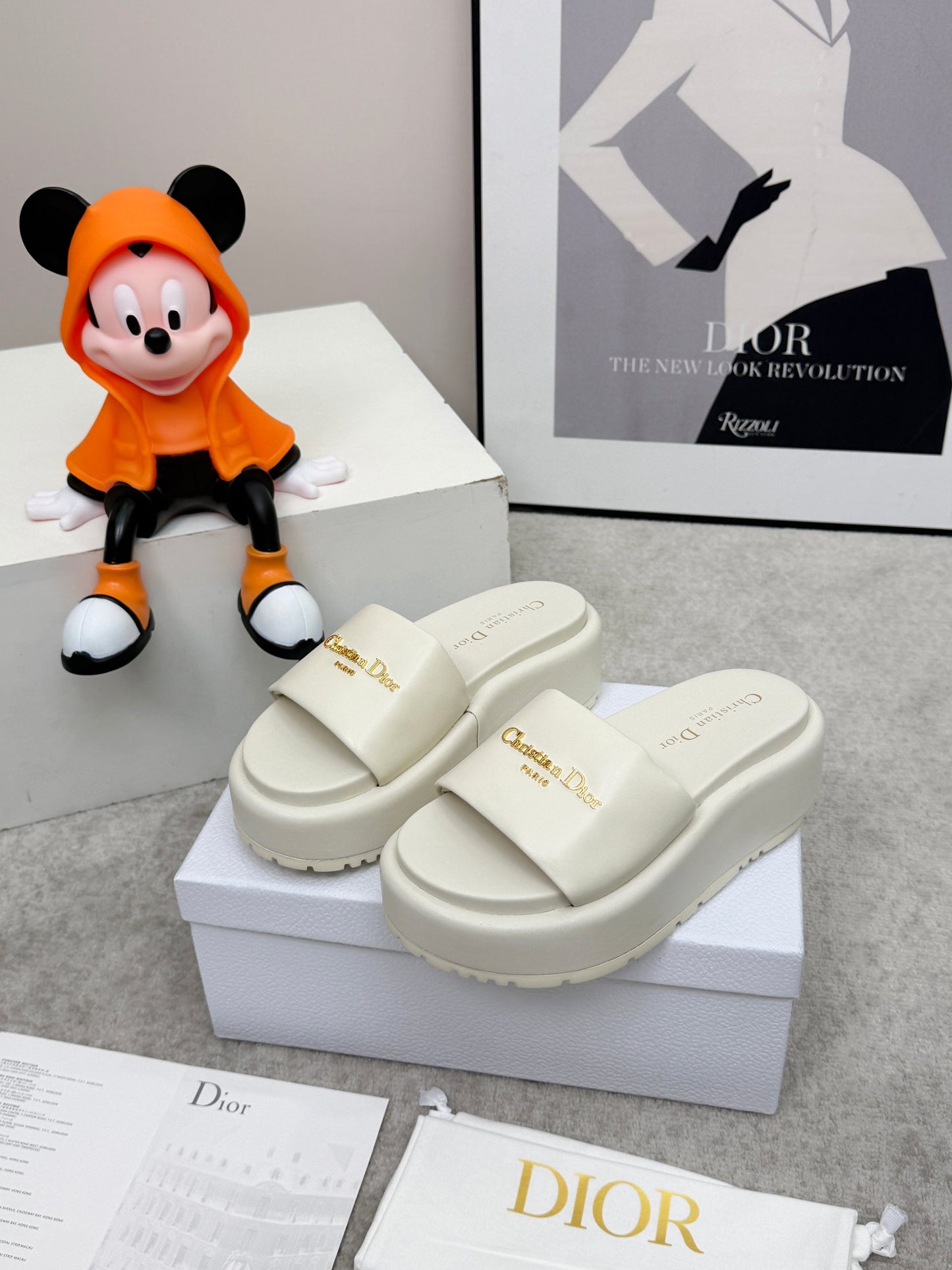 D-Lane Platform Slide – Off-White Padded Lambskin with Gold Signature