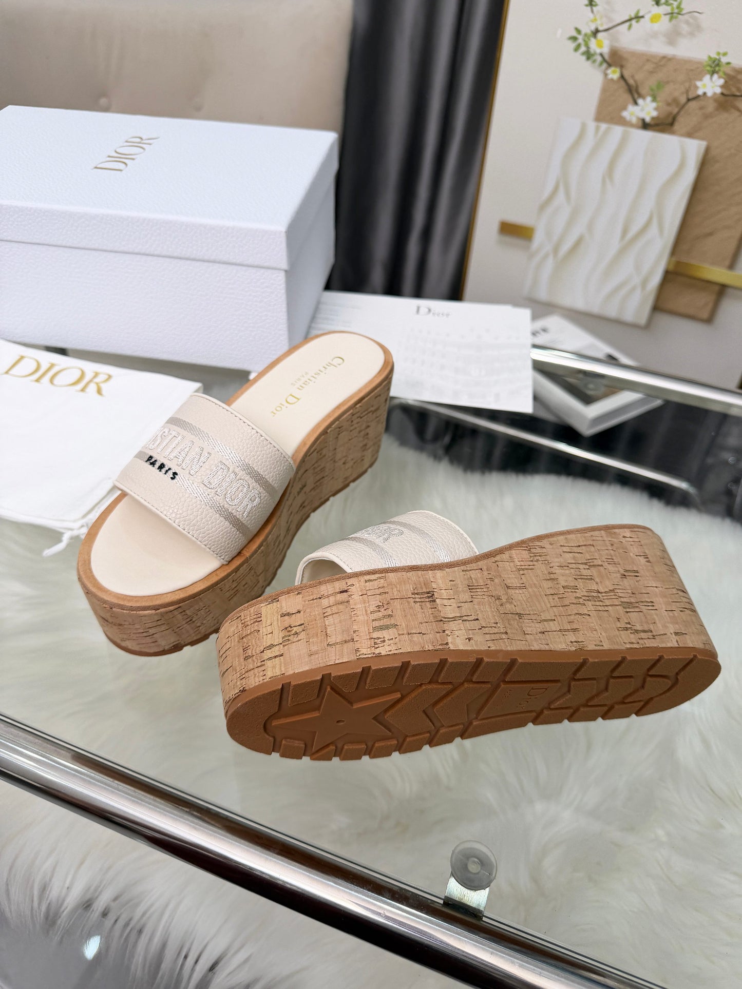 Dway Platform Slide – Beige Embroidered Cotton with 8-cm Sculptural Cork Wedge