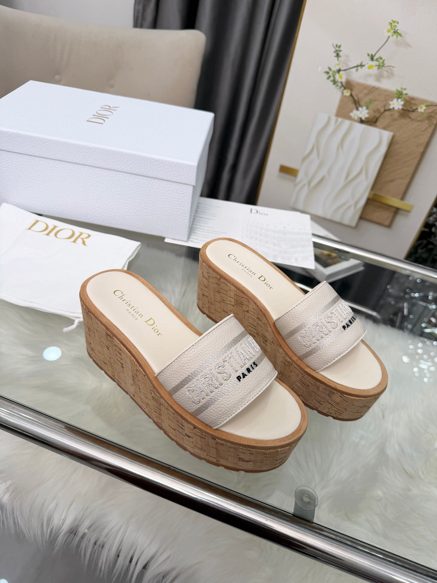 Dway Platform Slide – Beige Embroidered Cotton with 8-cm Sculptural Cork Wedge