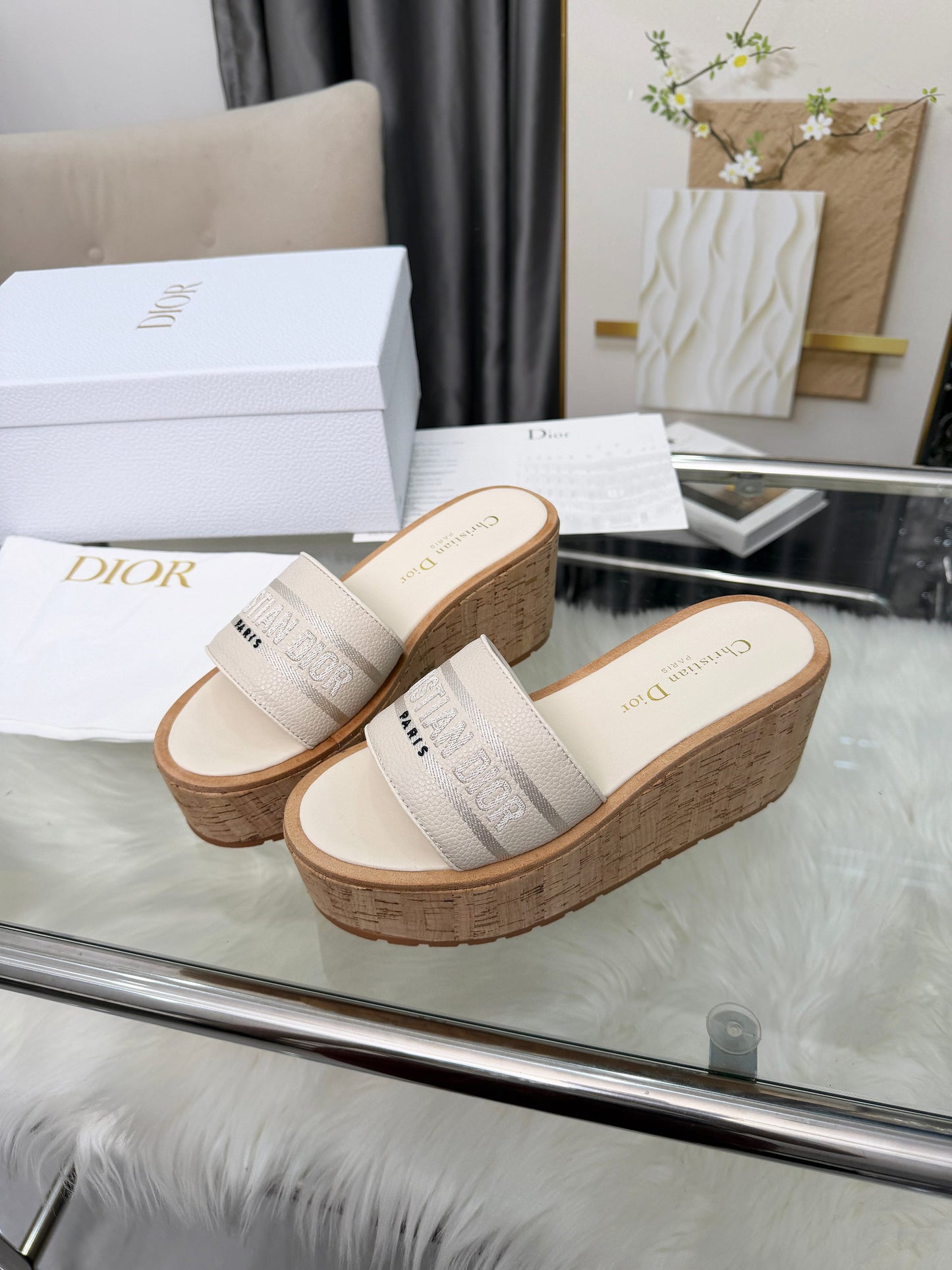 Dway Platform Slide – Beige Embroidered Cotton with 8-cm Sculptural Cork Wedge