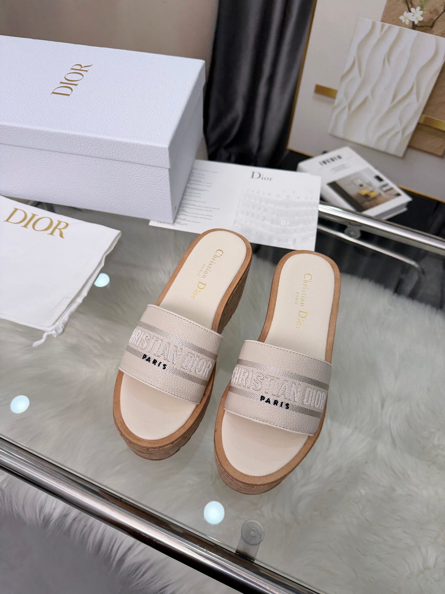 Dway Platform Slide – Beige Embroidered Cotton with 8-cm Sculptural Cork Wedge