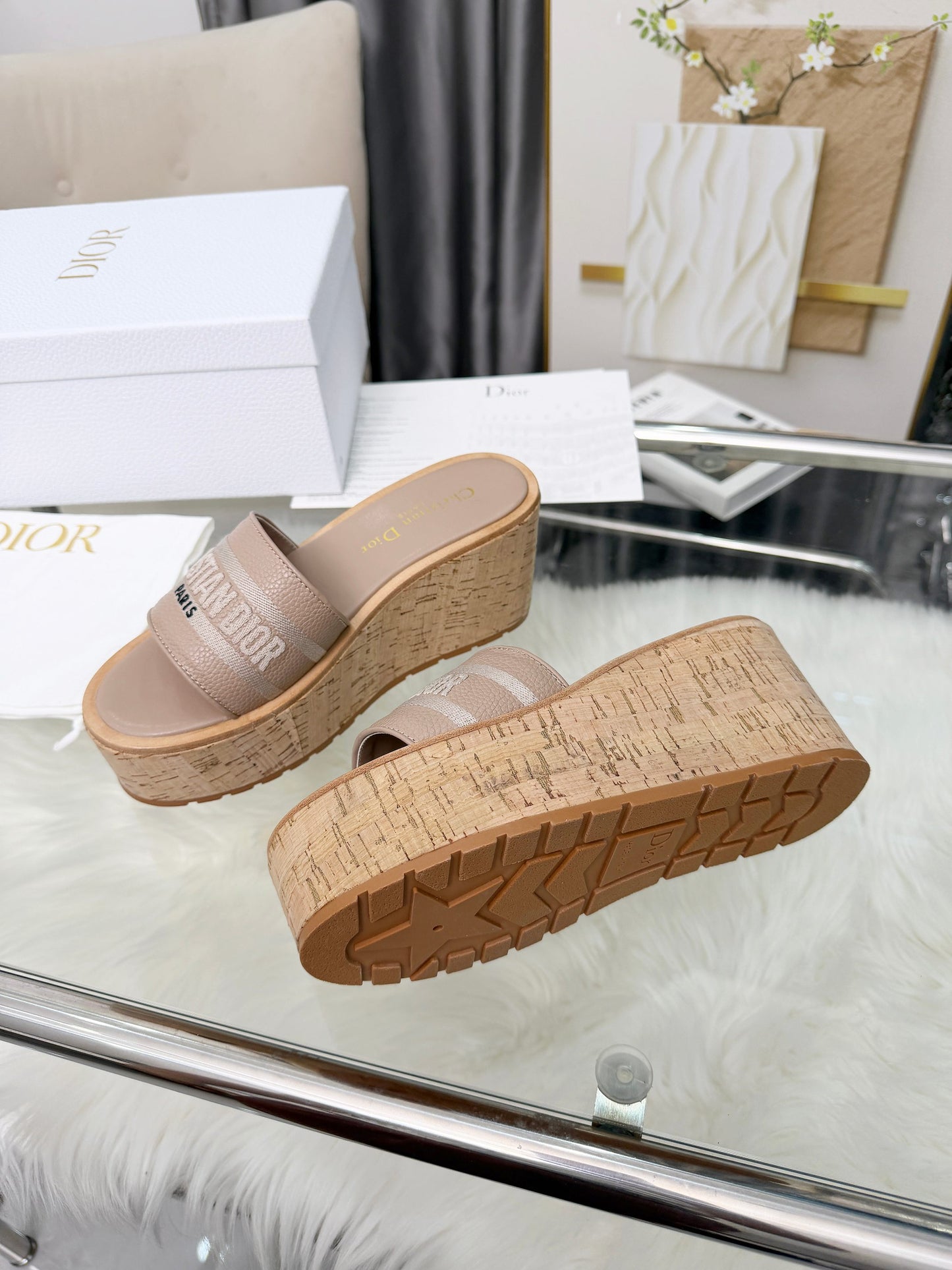 Dway Platform Slide – Beige Embroidered Cotton with 8-cm Sculptural Cork Wedge