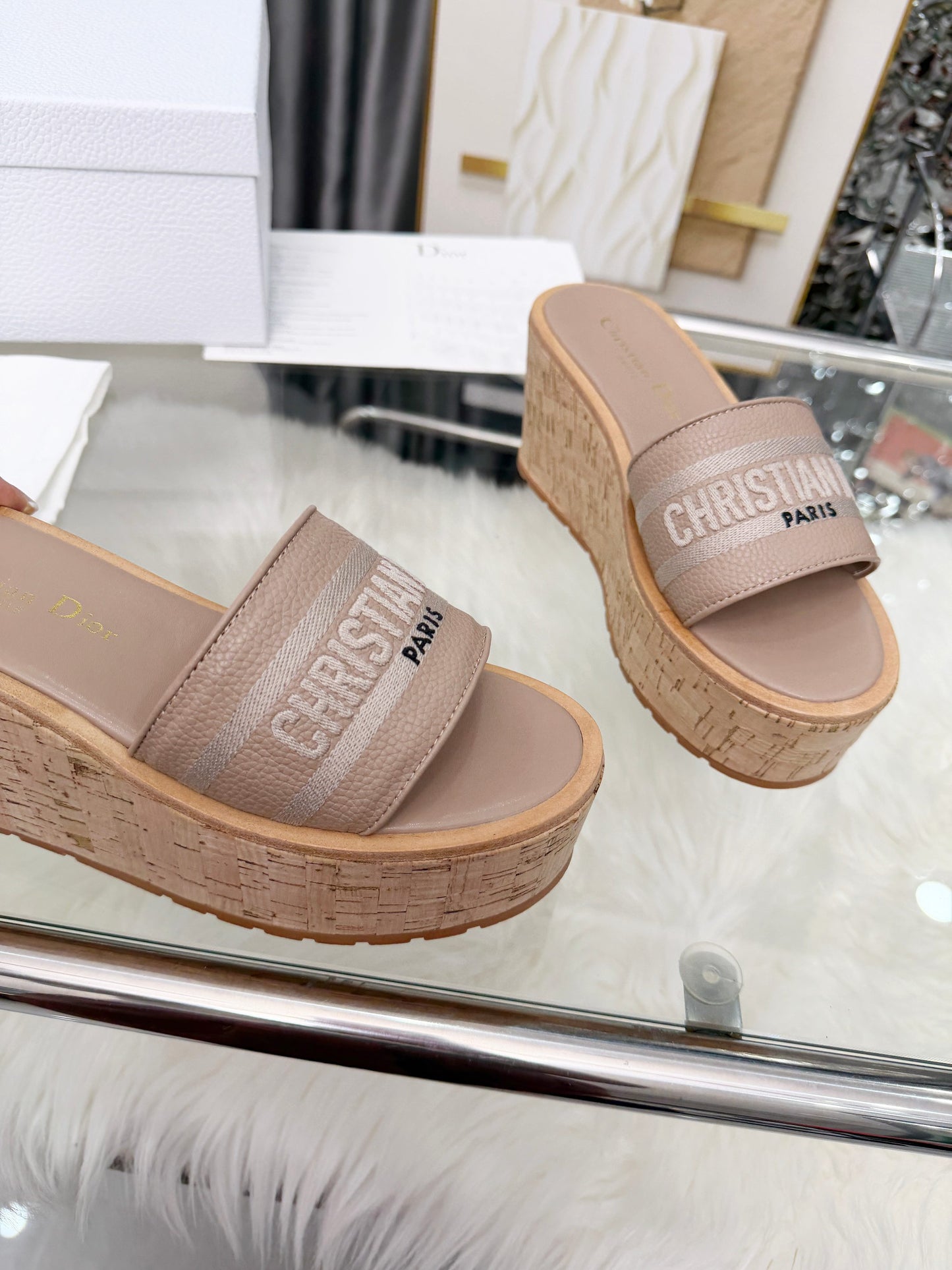 Dway Platform Slide – Beige Embroidered Cotton with 8-cm Sculptural Cork Wedge
