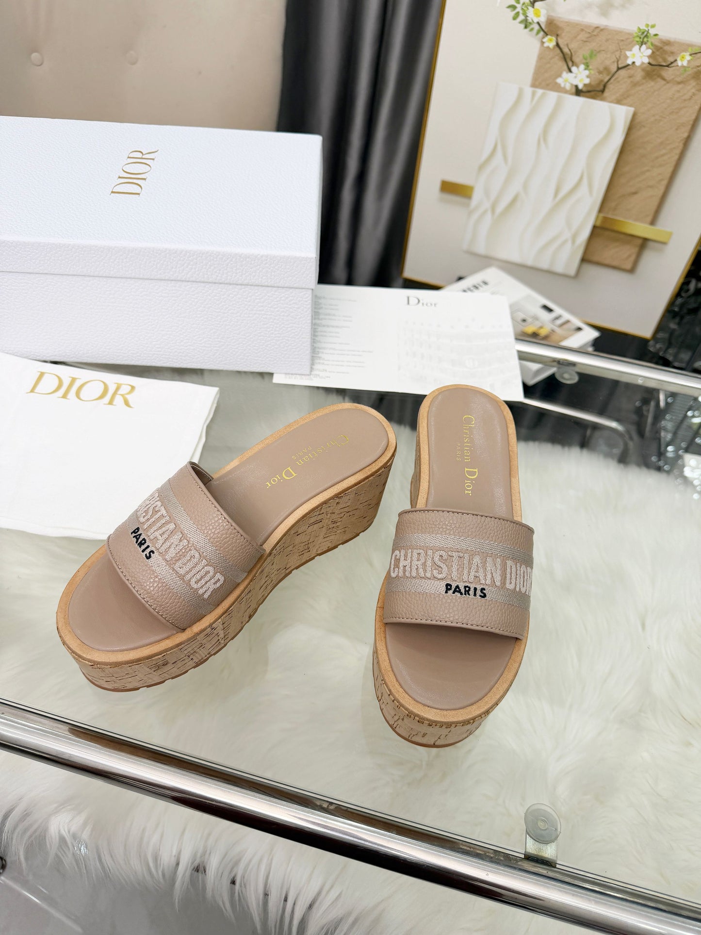 Dway Platform Slide – Beige Embroidered Cotton with 8-cm Sculptural Cork Wedge