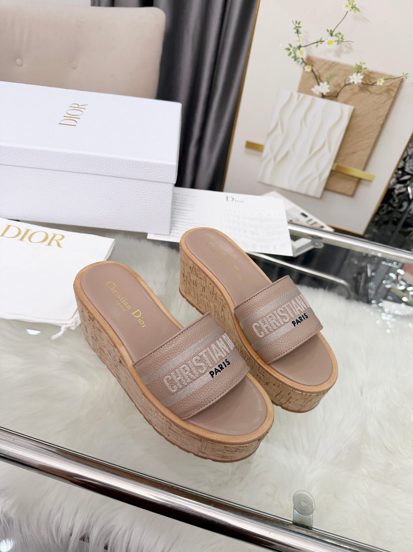 Dway Platform Slide – Beige Embroidered Cotton with 8-cm Sculptural Cork Wedge
