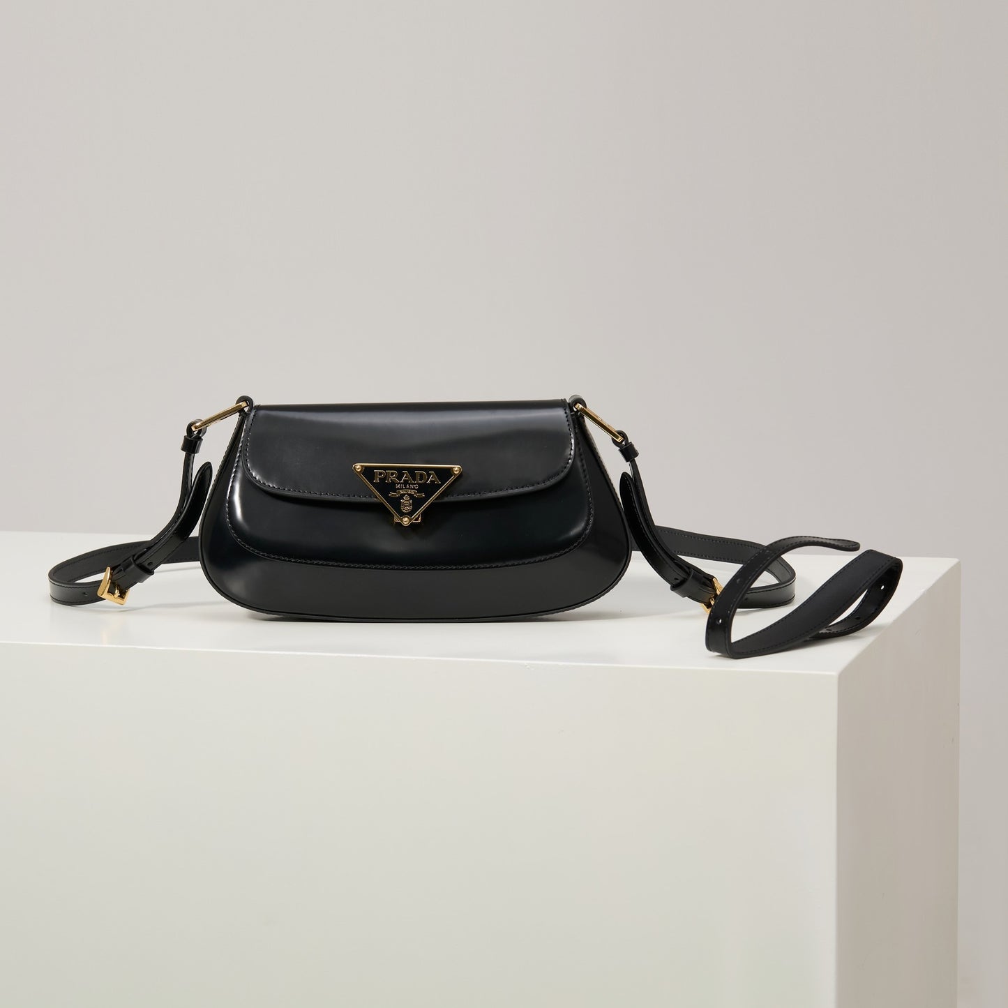 Aqua Leather Shoulder Bag – Black Calfskin with Gold-Tone Hardware