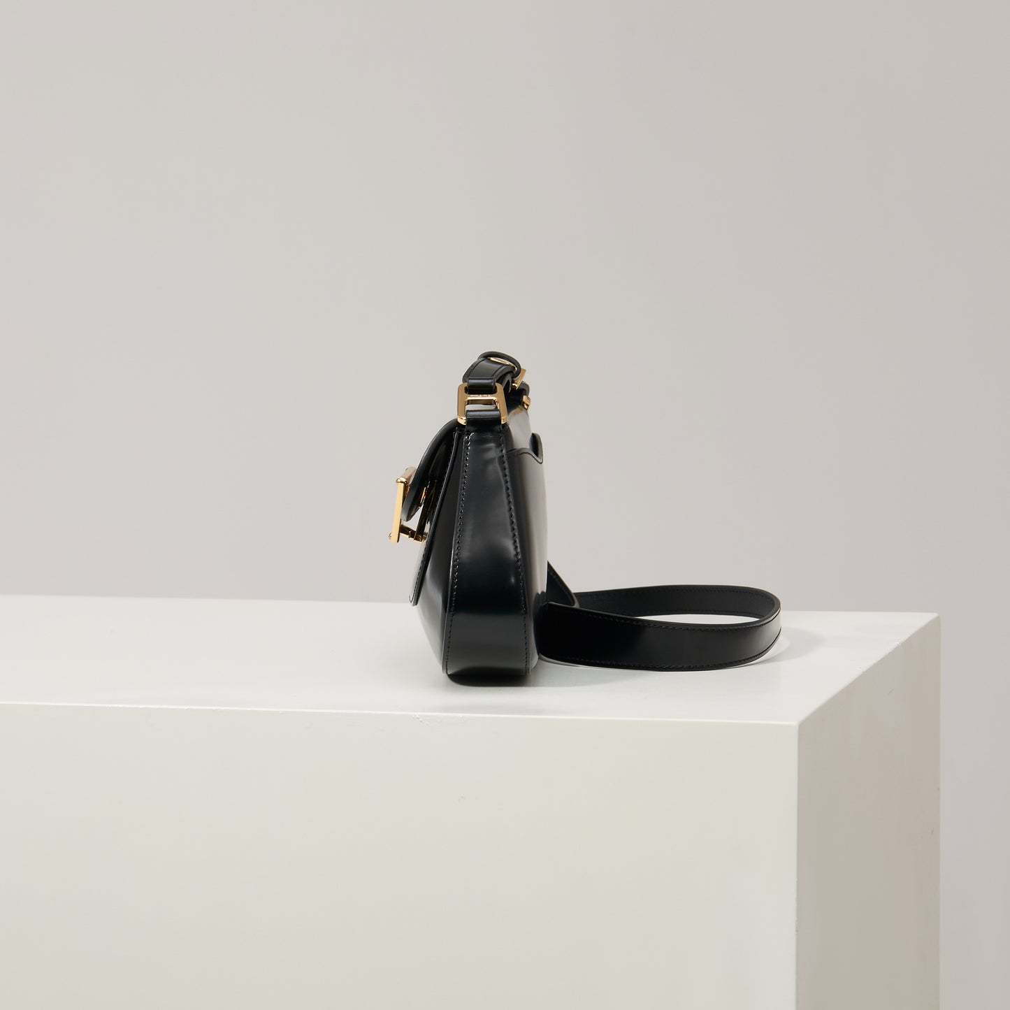 Aqua Leather Shoulder Bag – Black Calfskin with Gold-Tone Hardware