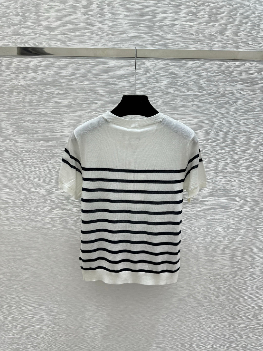 Bow-Embroidered Striped Short-Sleeved Sweater – Off-White High-Gauge Silk-Cotton Knit Top