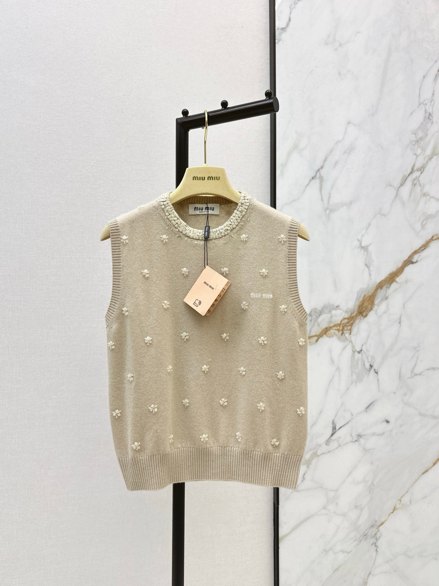 Embroidered Cashmere Vest – Albino Cream Floral Knit with Intarsia Logo