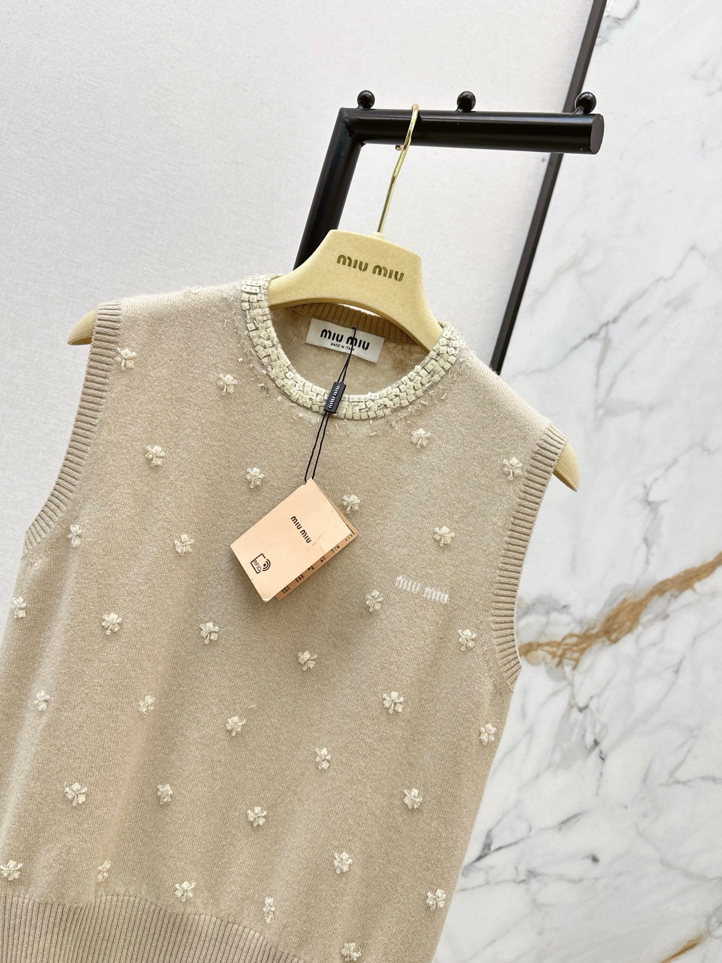 Embroidered Cashmere Vest – Albino Cream Floral Knit with Intarsia Logo