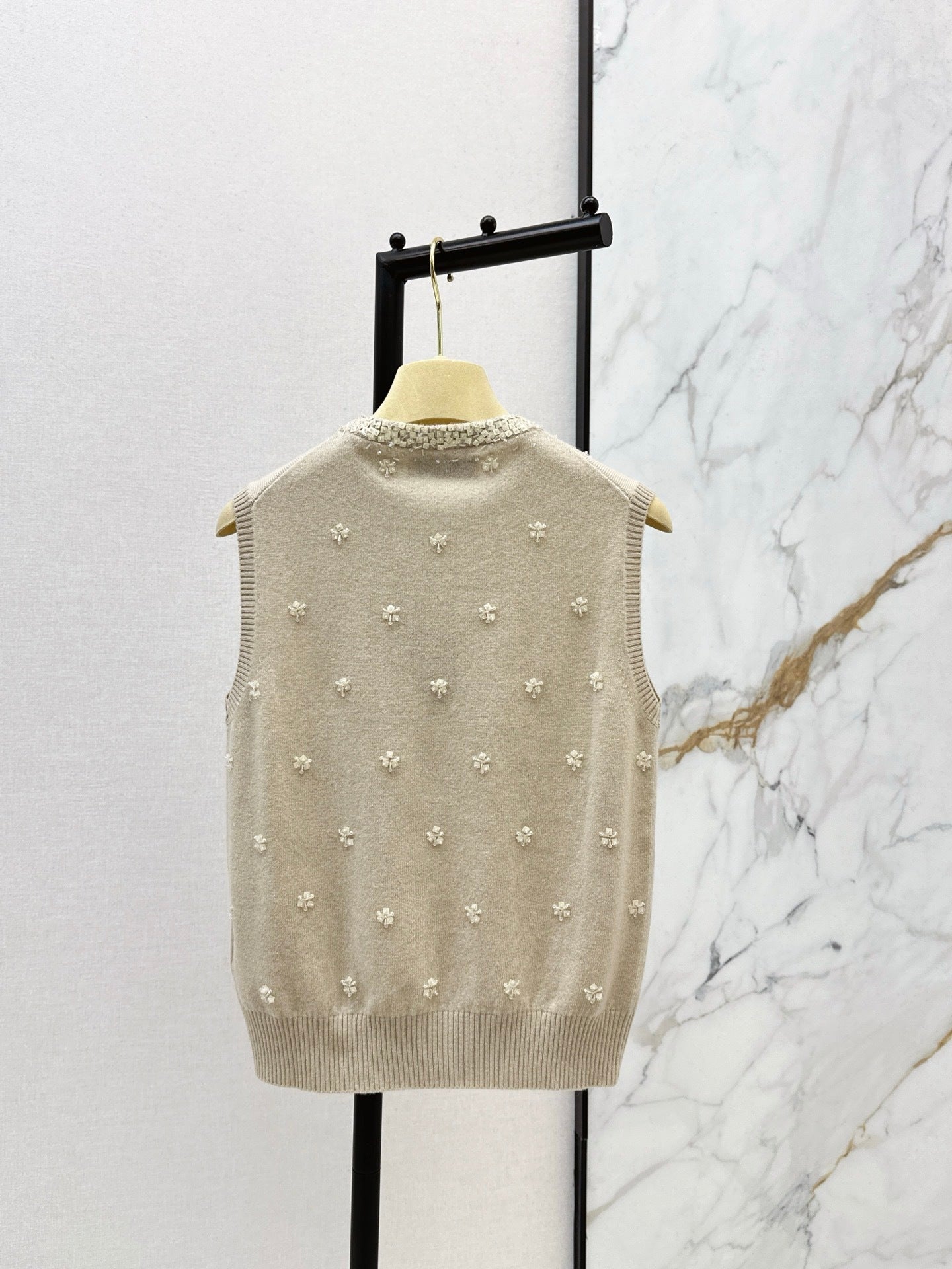 Embroidered Cashmere Vest – Albino Cream Floral Knit with Intarsia Logo