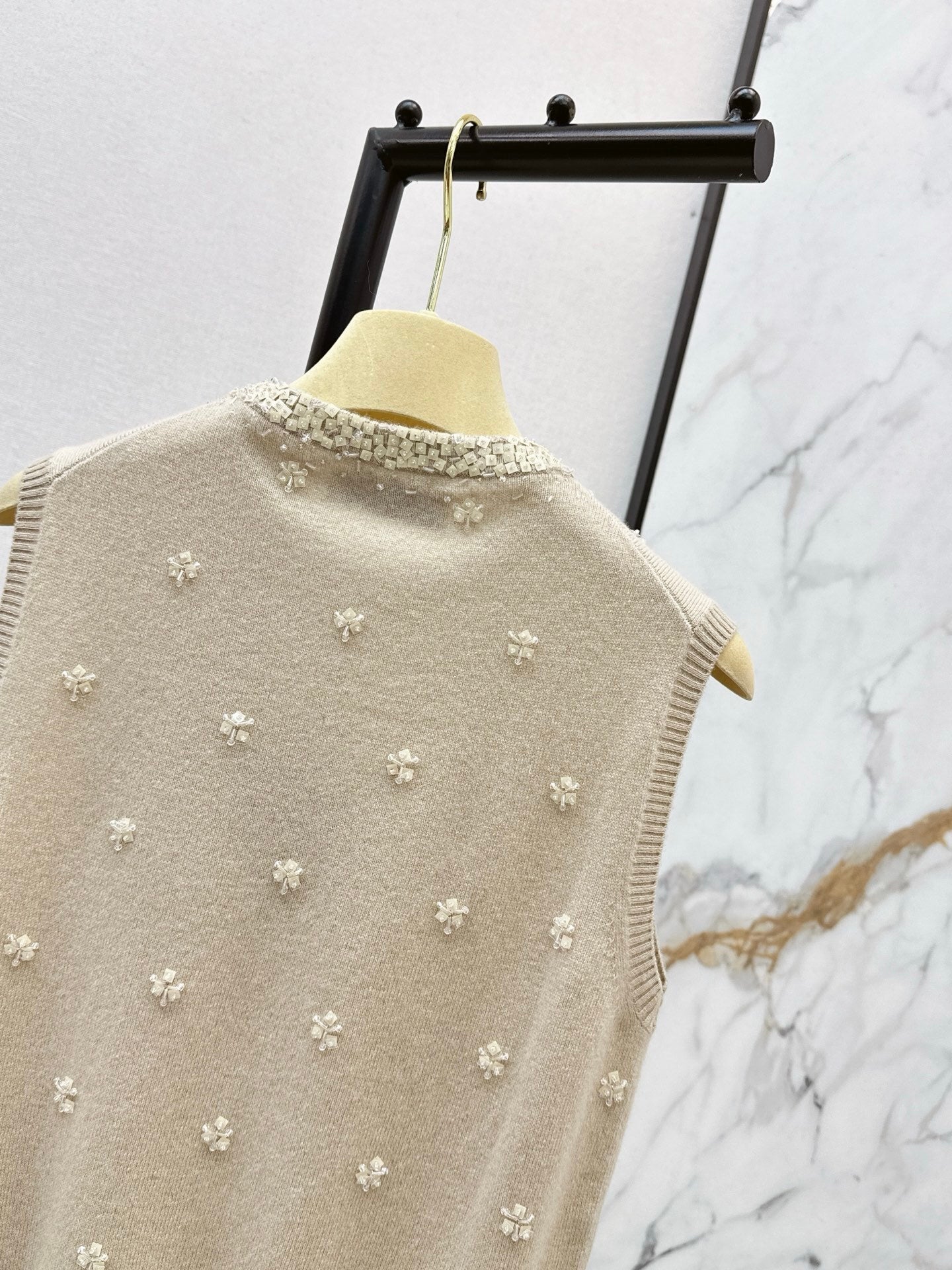 Embroidered Cashmere Vest – Albino Cream Floral Knit with Intarsia Logo