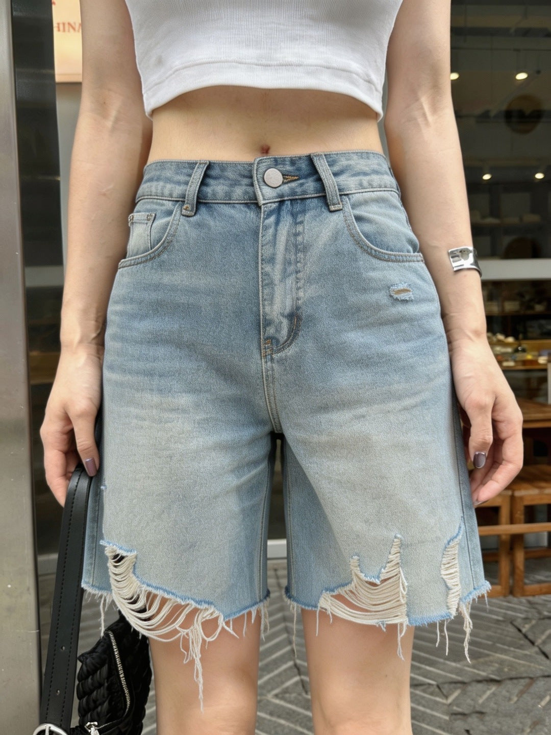 Distressed Wide-Leg Denim Shorts – Light-Wash Heavy-Cotton Cutoffs